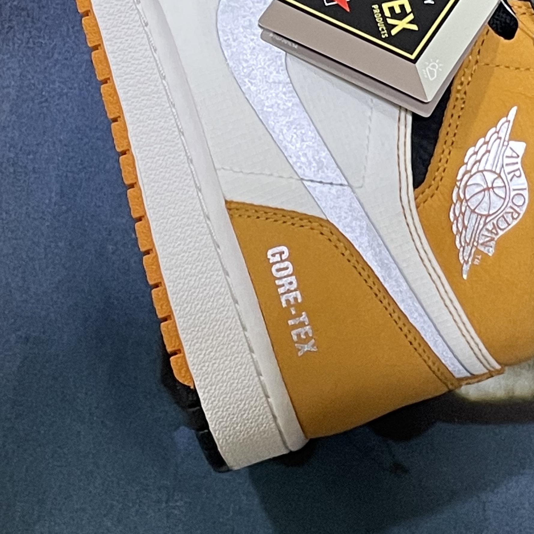 Jordan 1 Element Gore-Tex Light Curry 착용 스타일 - 2