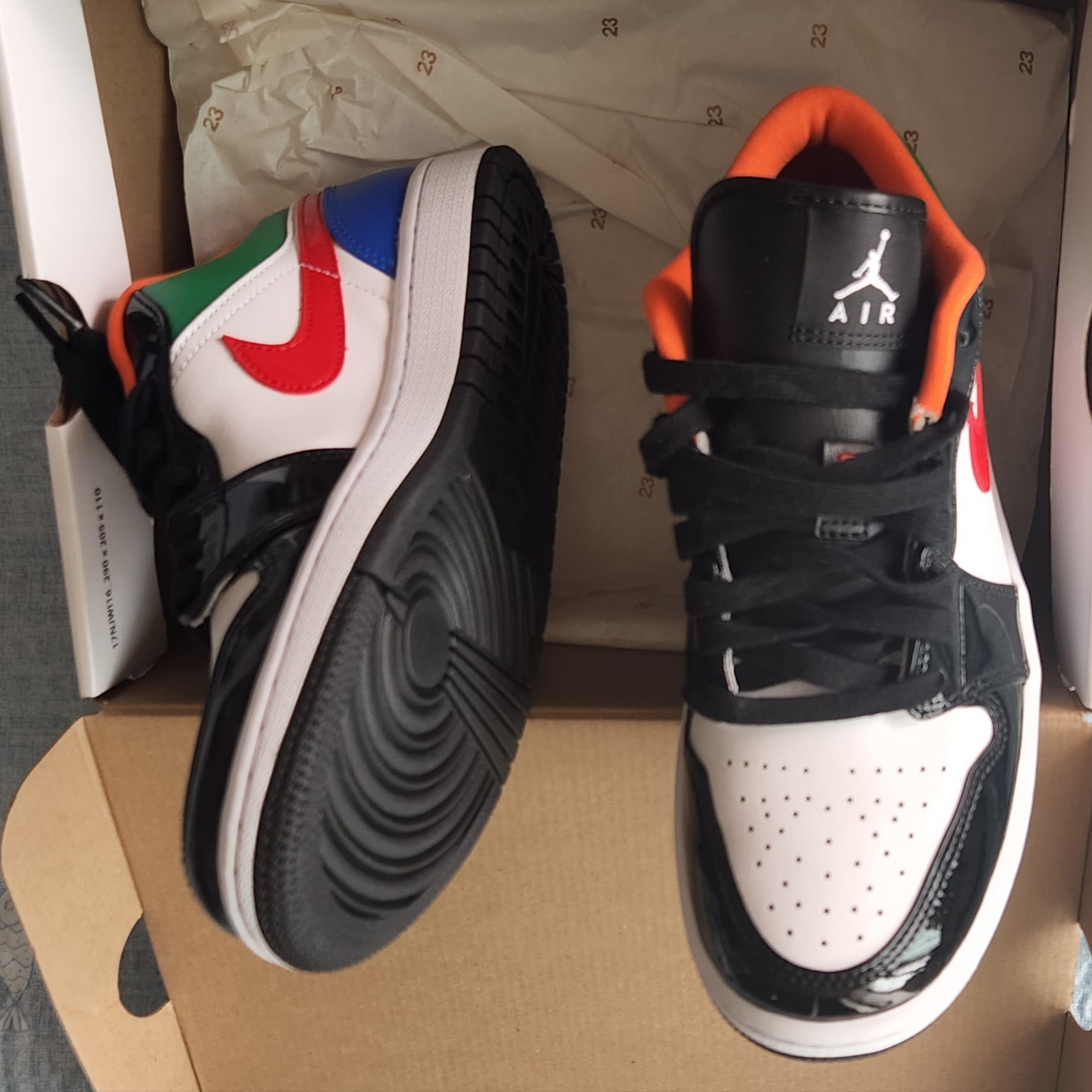 (W) Jordan 1 Low SE Multi-Color Black Toe 착용 스타일