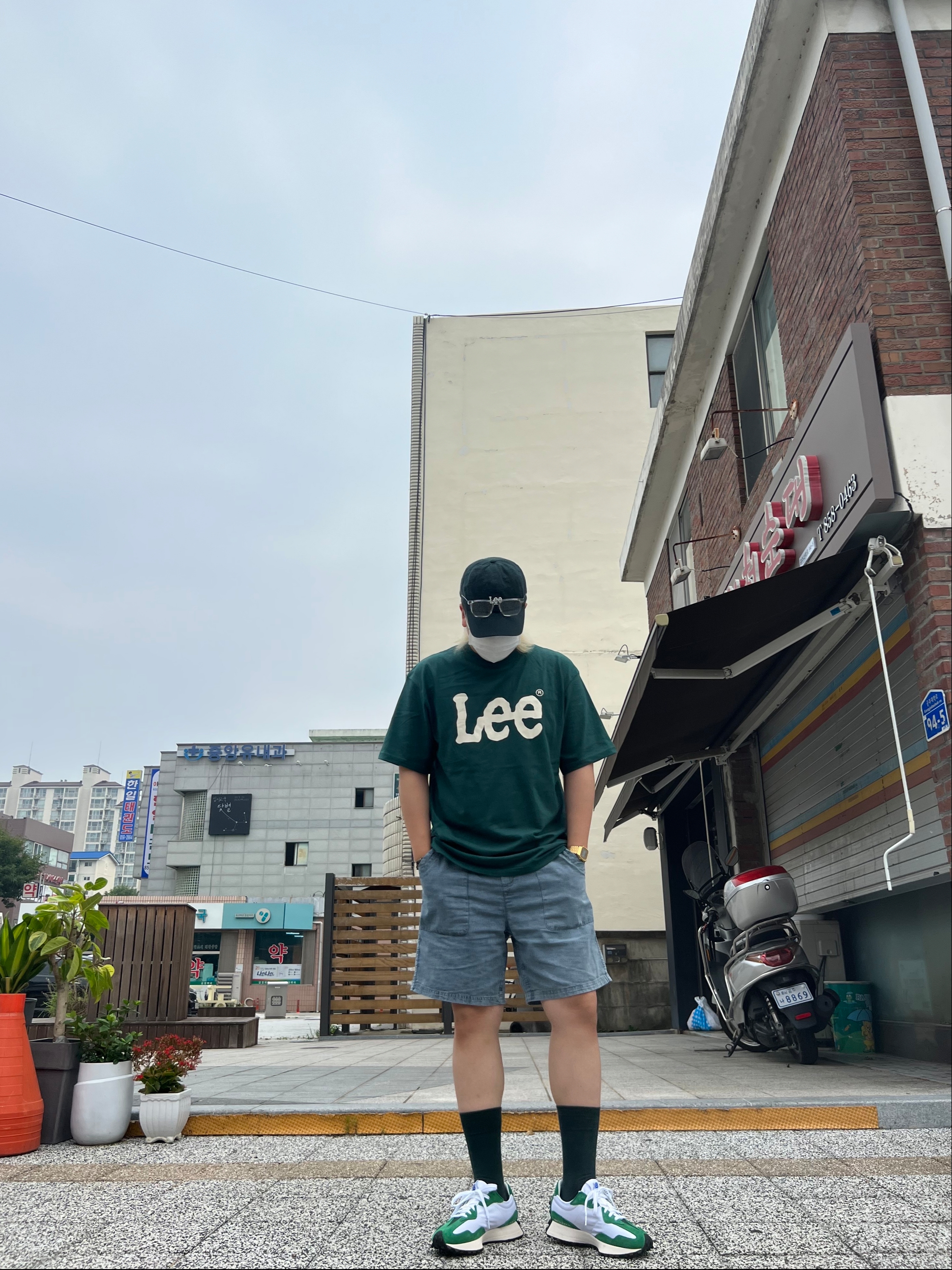 New Balance 327 Varsity Green 착용 스타일 - 3