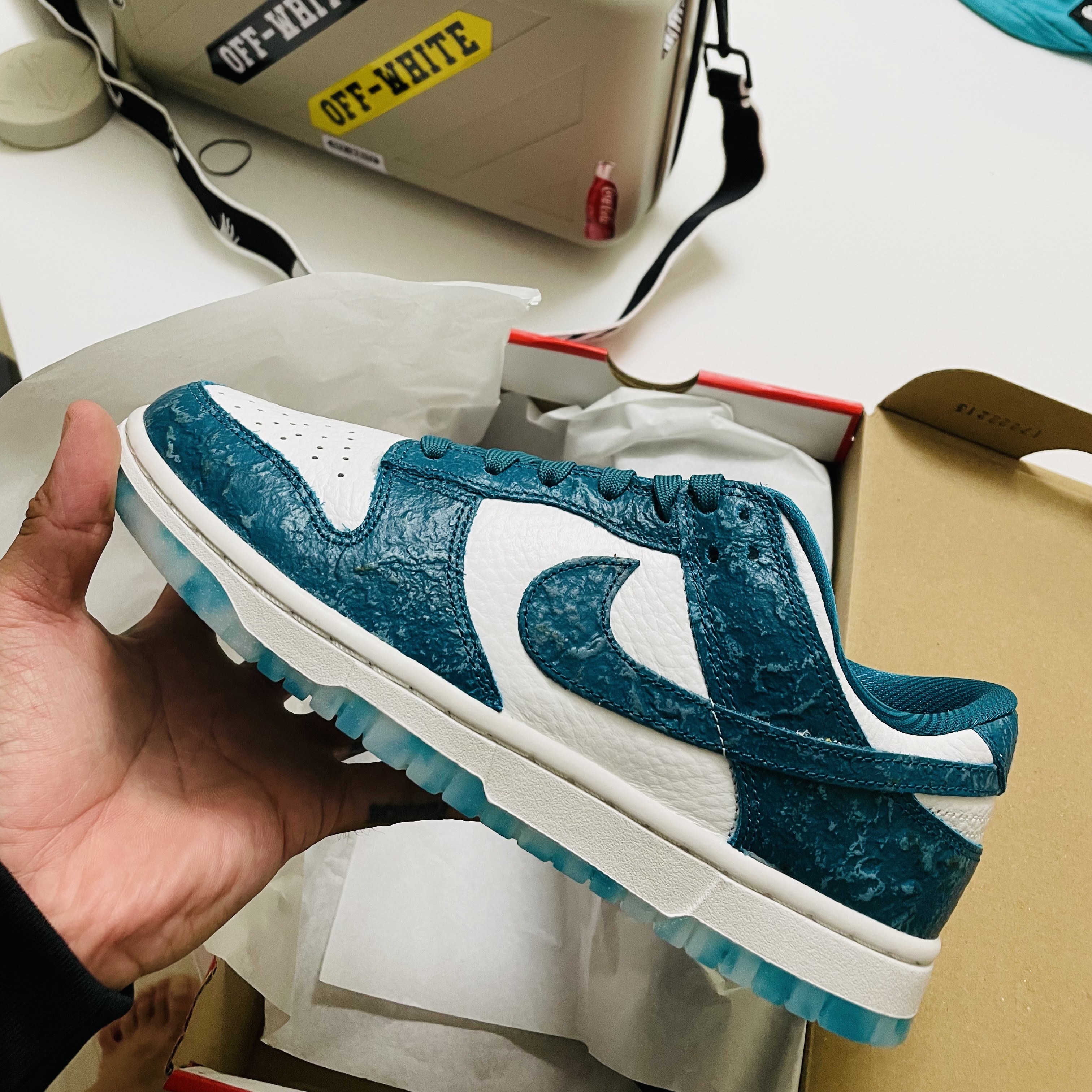 (W) Nike Dunk Low Ocean, Off-White x Amore Pacific Protection Box (Without Cosmetics) 착용 스타일 - 2