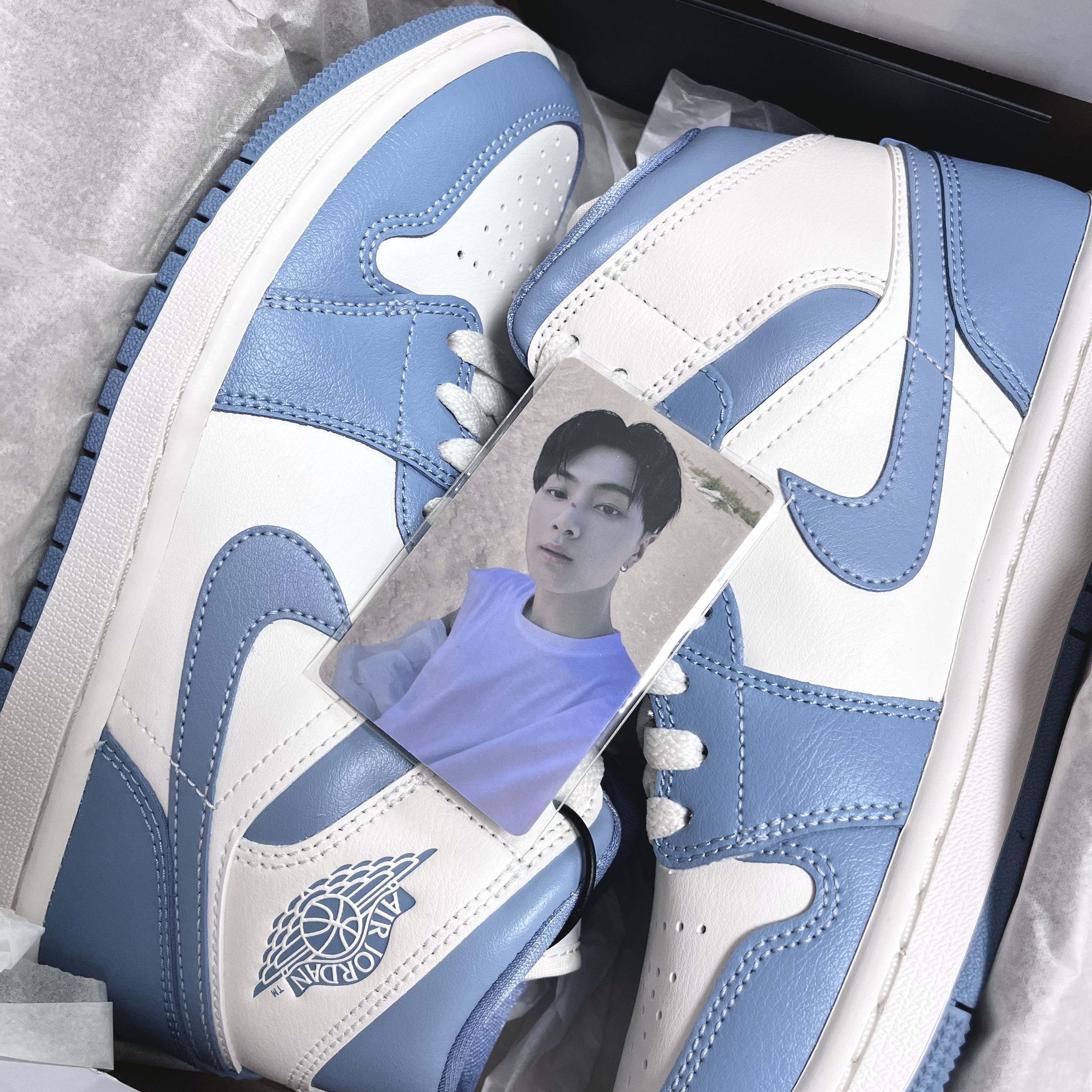 (W) Jordan 1 Mid Sail and Worn Blue 착용 스타일 - 2