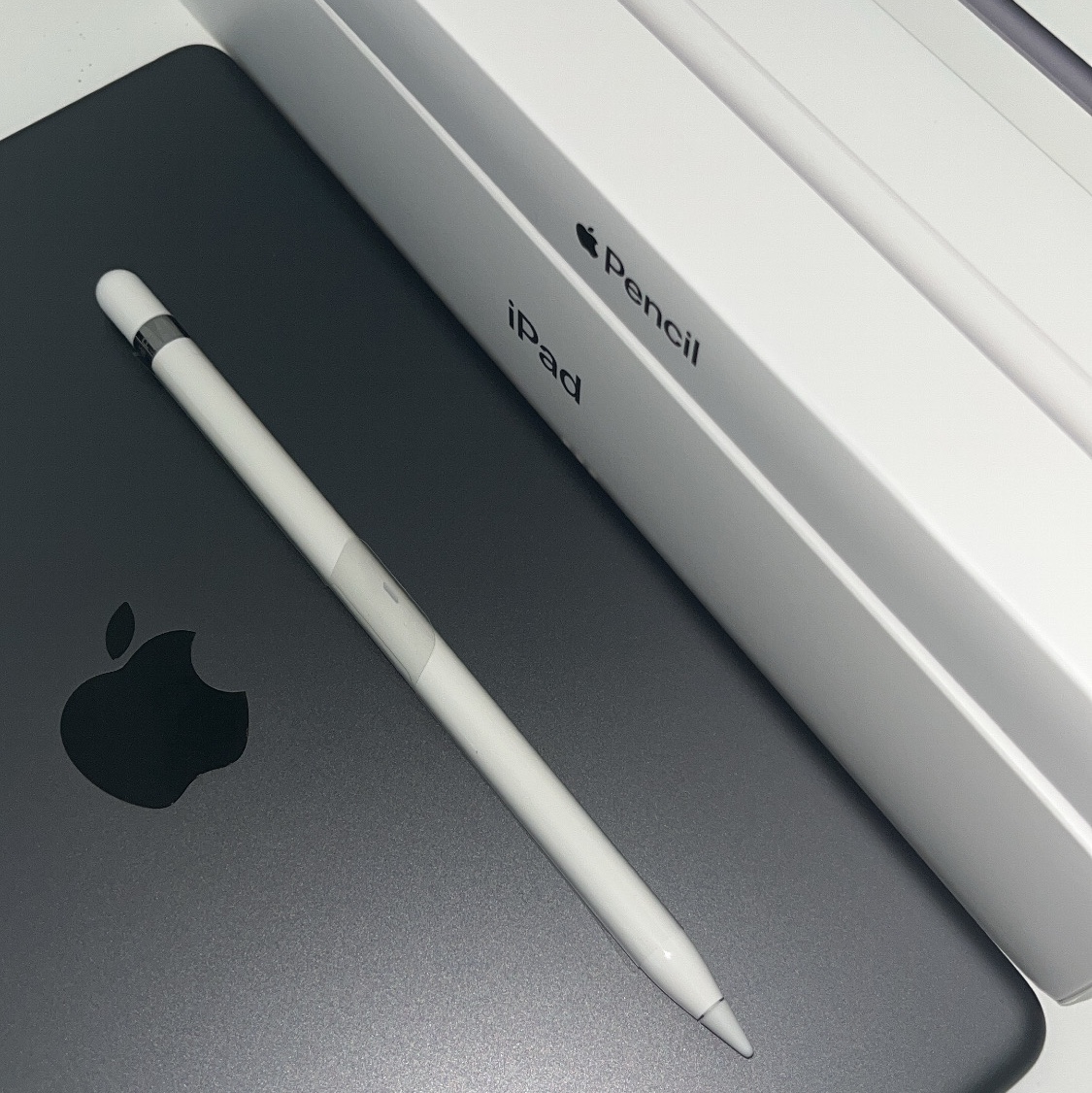 Apple iPad 9th Gen Wifi 64GB Space Gray (Korean Ver.), Apple Apple Pencil 1st Gen (Korean Ver.) 착용 스타일