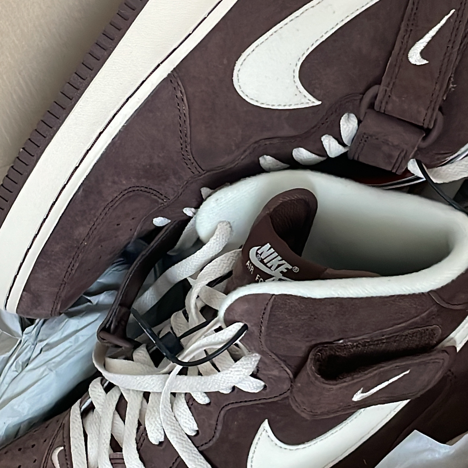 Nike Air Force 1 Mid '07 QS Chocolate, Balenciaga Unity Snowboard Cap Navy Blue 착용 스타일 - 2