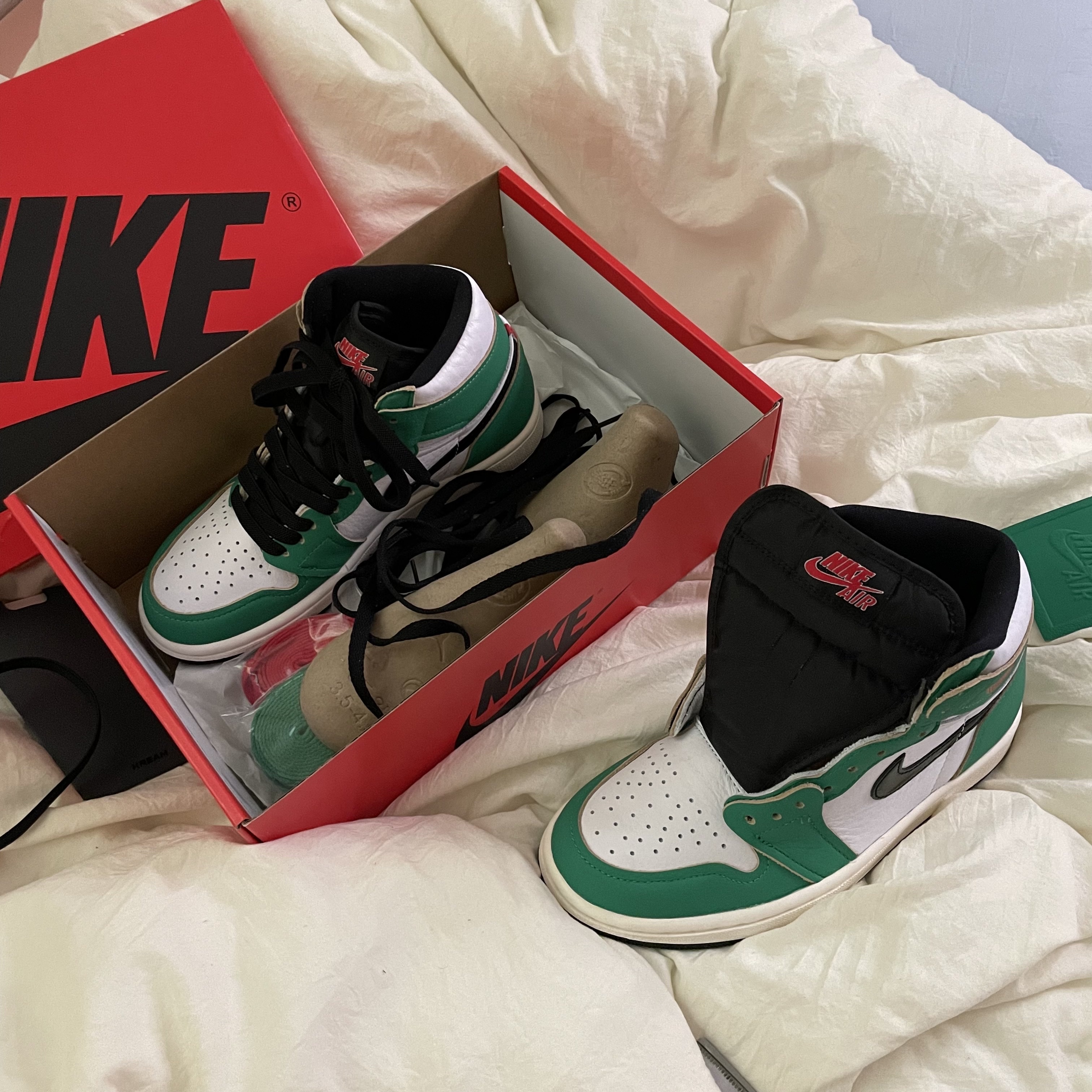 (W) Jordan 1 Retro High OG Lucky Green 착용 스타일 - 2