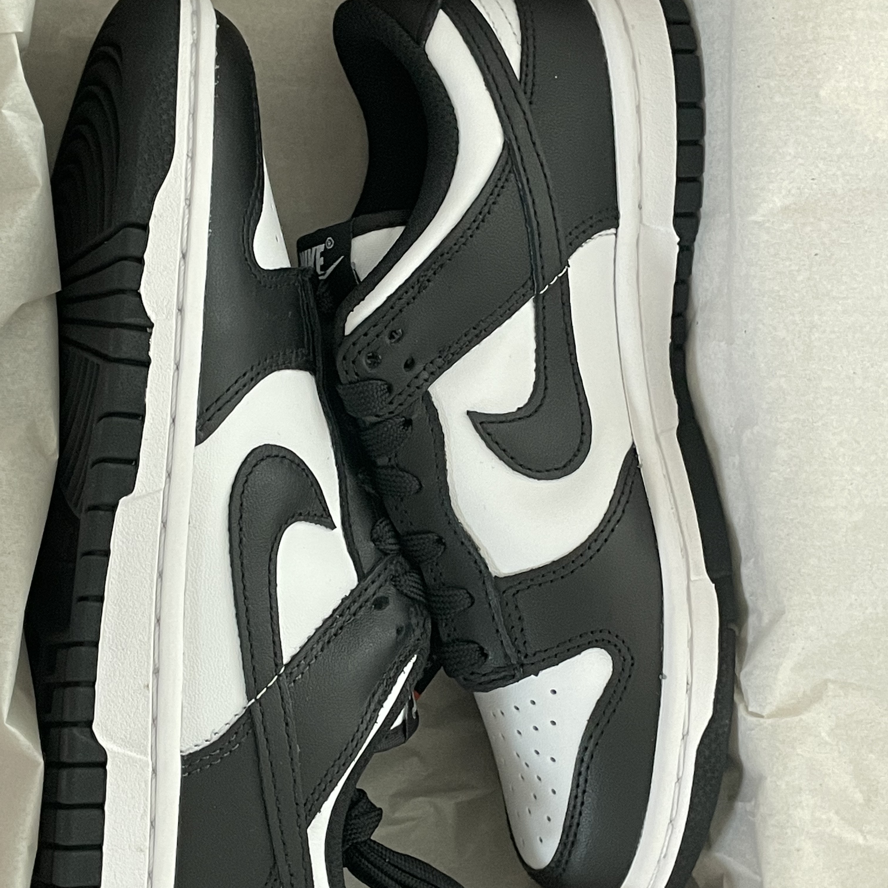 (W) Nike Dunk Low Black 착용 스타일 - 1