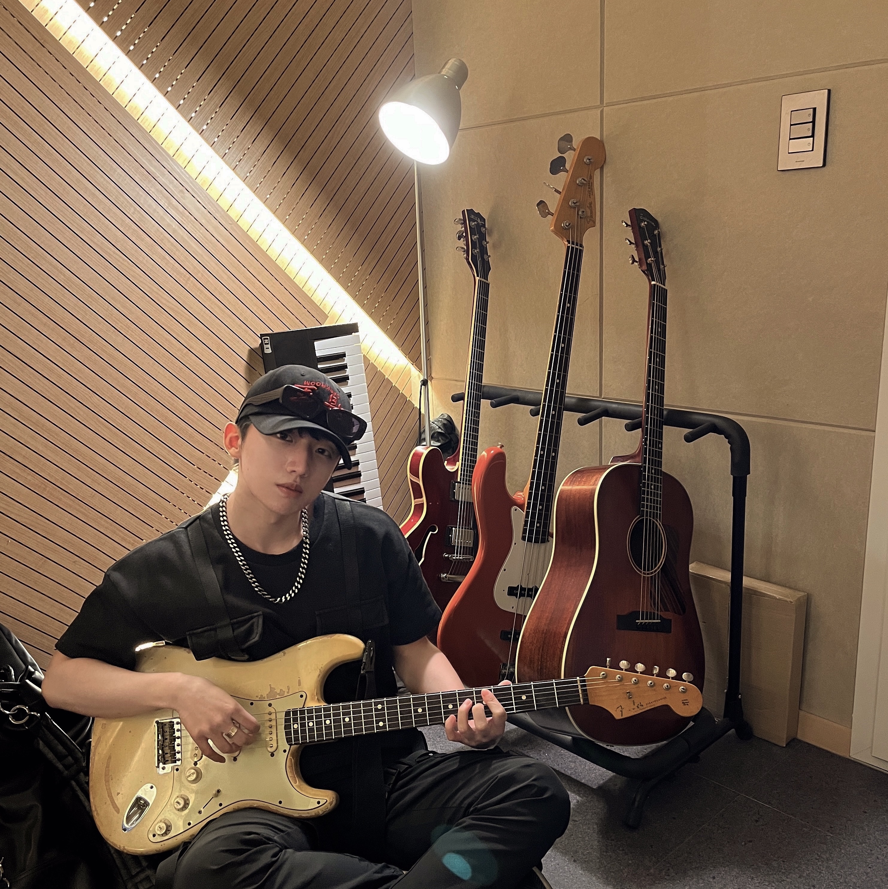 Darkr8m Studio Upside Down Red Logo Cap 착용 스타일 - 2