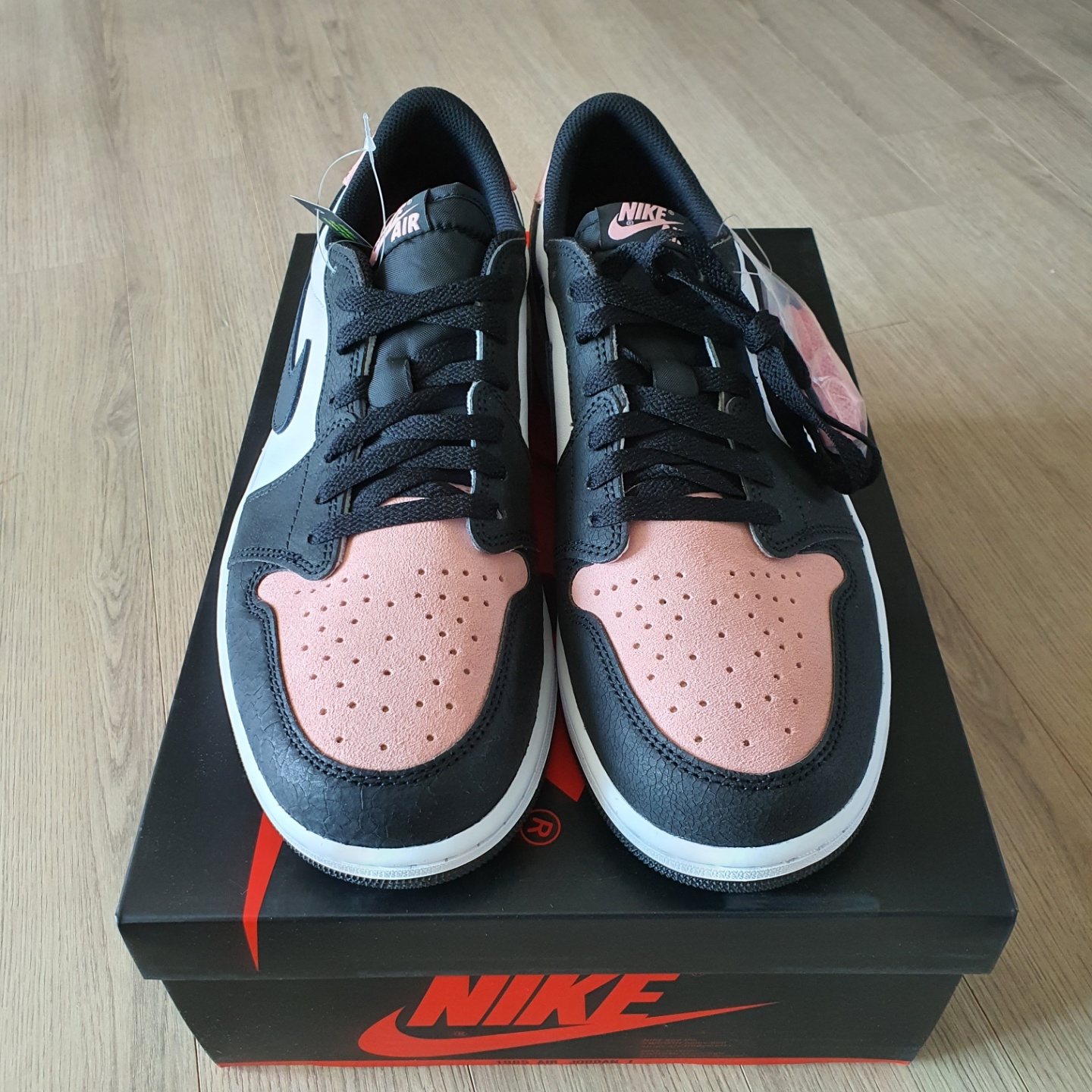 Jordan 1 Retro Low OG Bleached Coral 착용 스타일 - 2