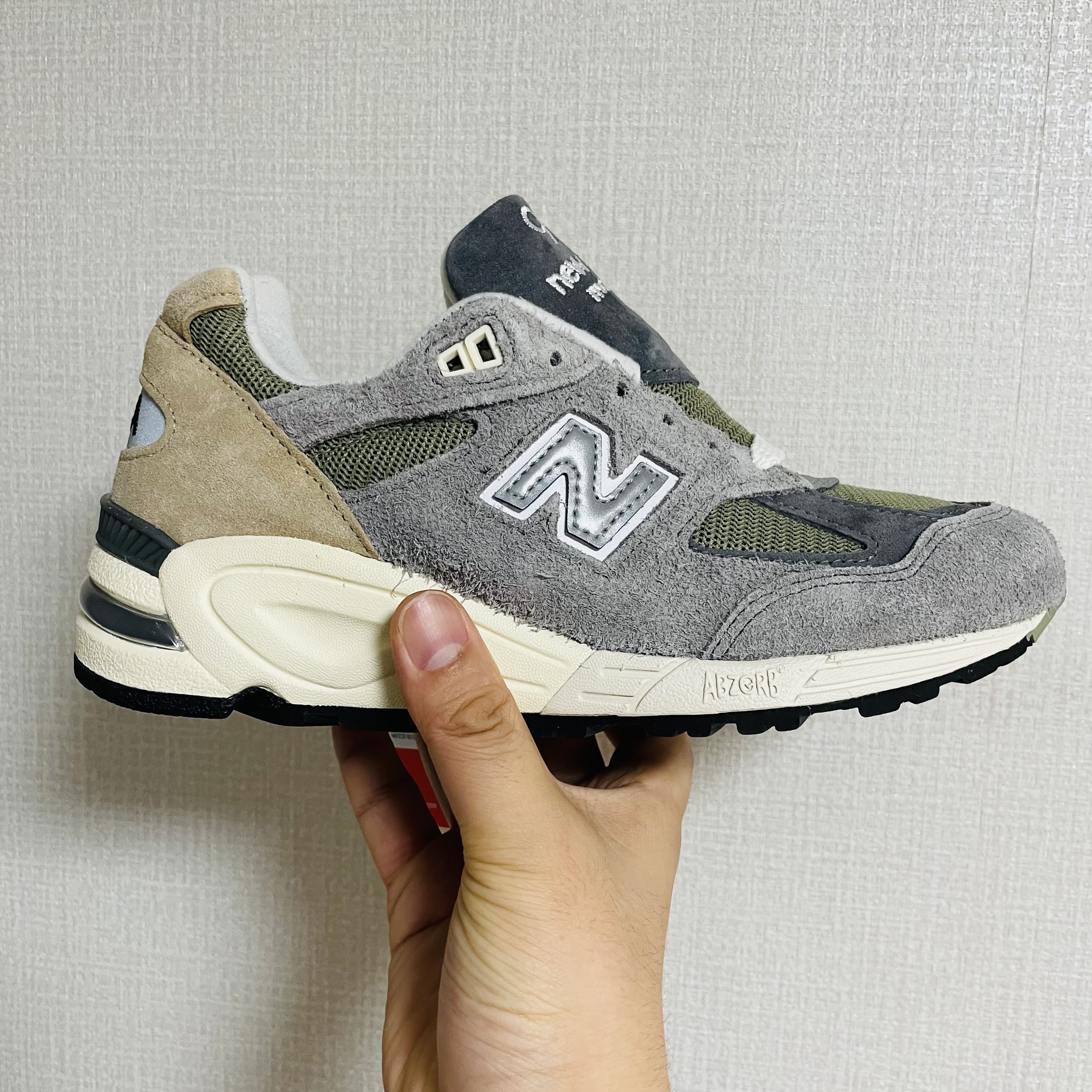 New Balance 990v2 Made in USA Marblehead Incense 착용 스타일 - 2