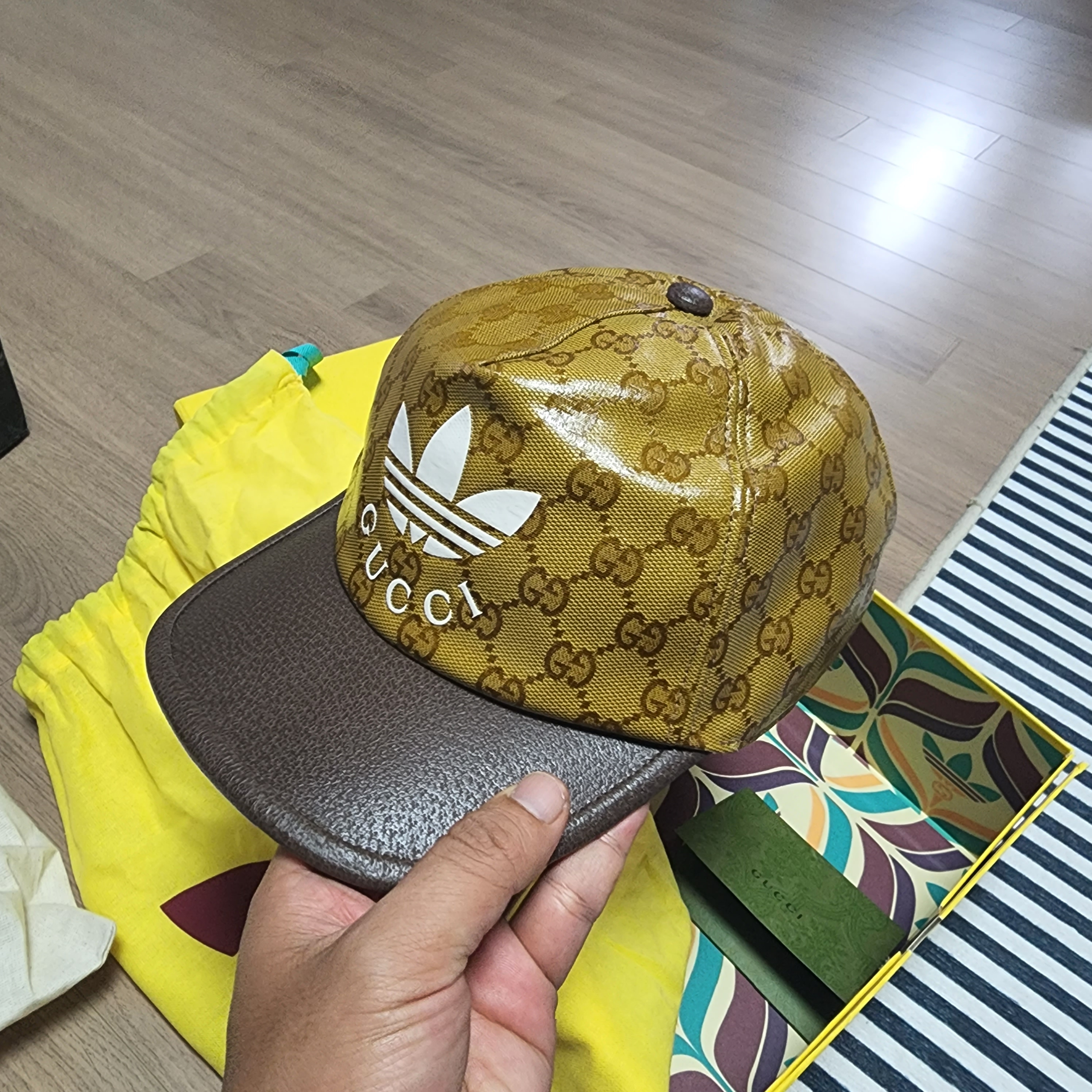 Gucci x Adidas Baseball Hat Beige Brown 착용 스타일 - 2