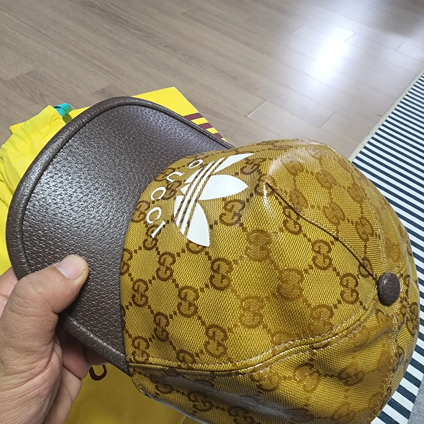 Gucci x Adidas Baseball Hat Beige Brown 착용 스타일 - 4