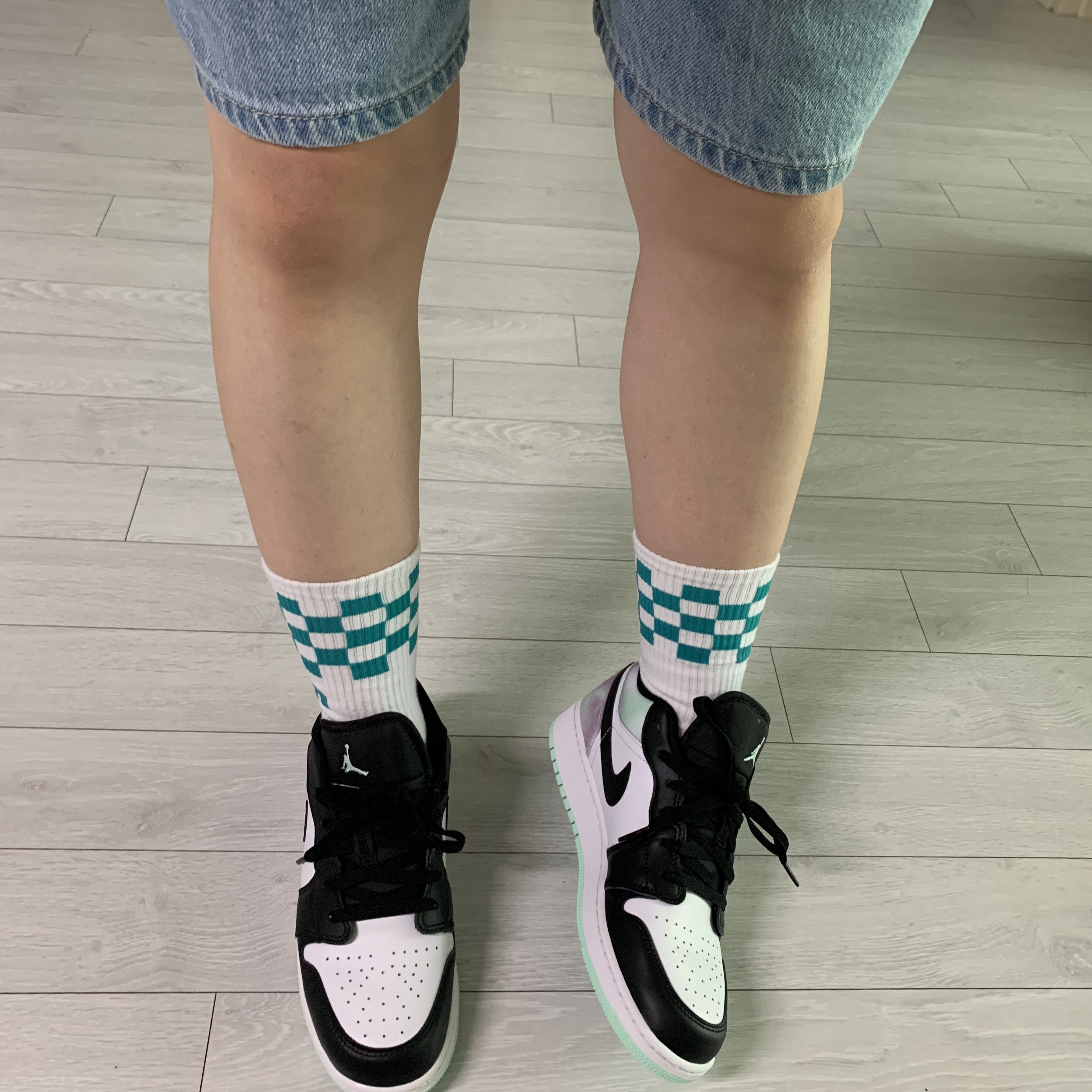 (GS) Jordan 1 Low SE White Black Tie-Dye 착용 스타일 - 1