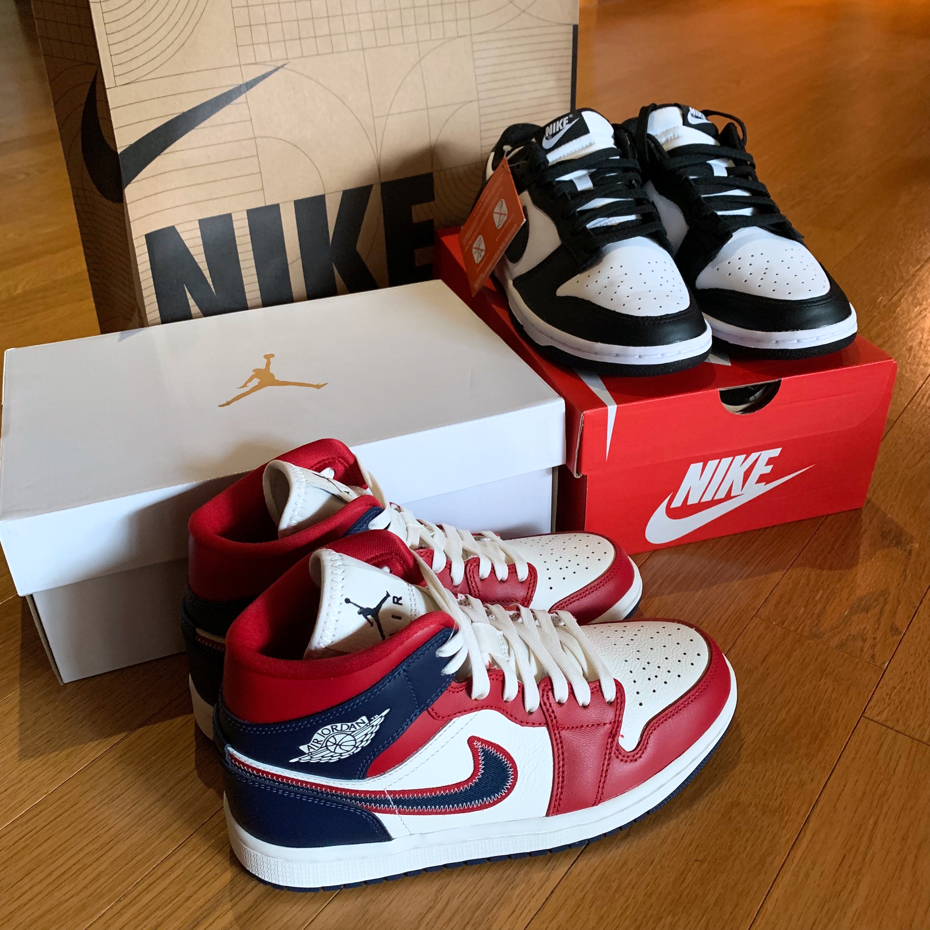 (W) Jordan 1 Mid SE Gym Red Midnight Navy, Nike Dunk Low Retro Black 착용 스타일