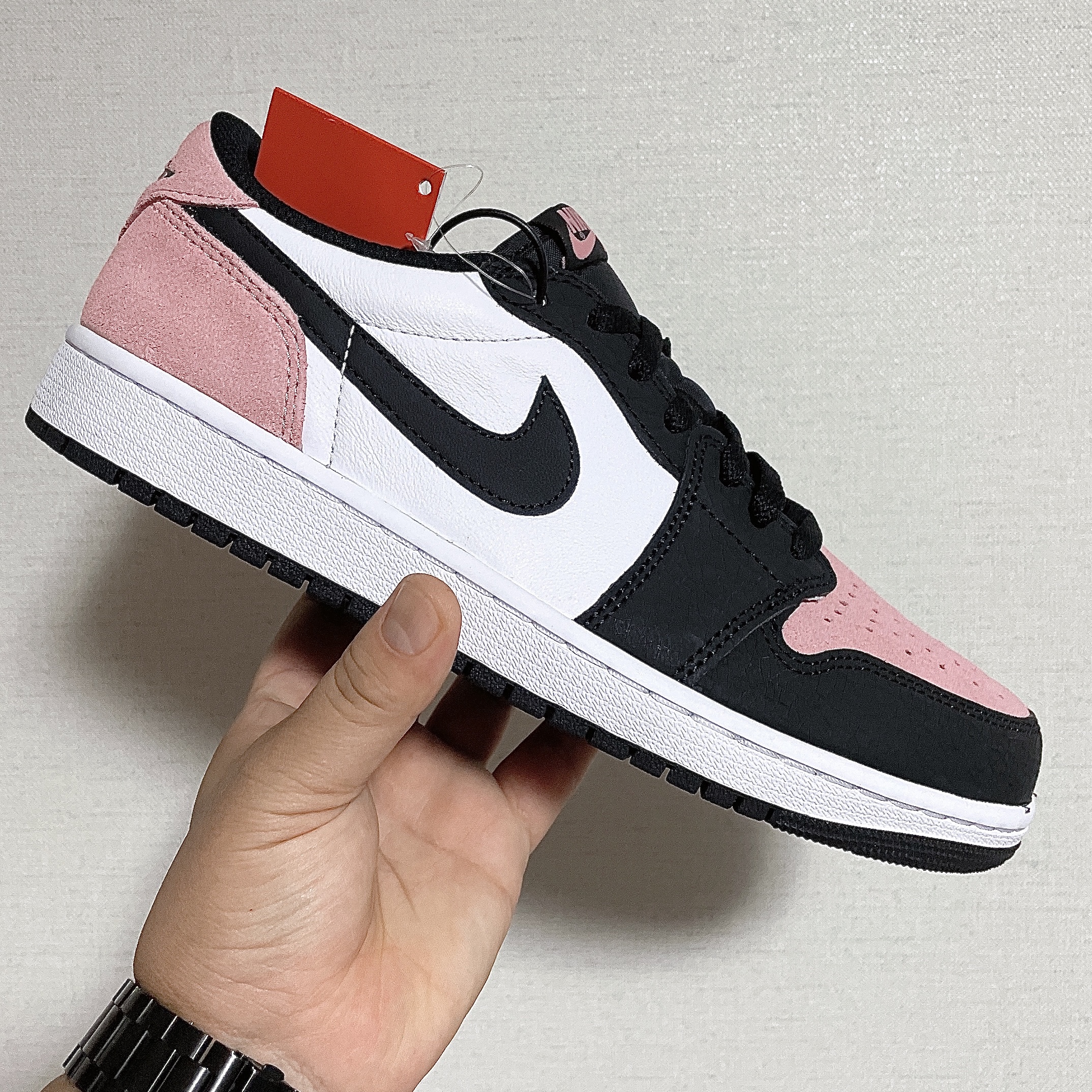 Jordan 1 Retro Low OG Bleached Coral 착용 스타일