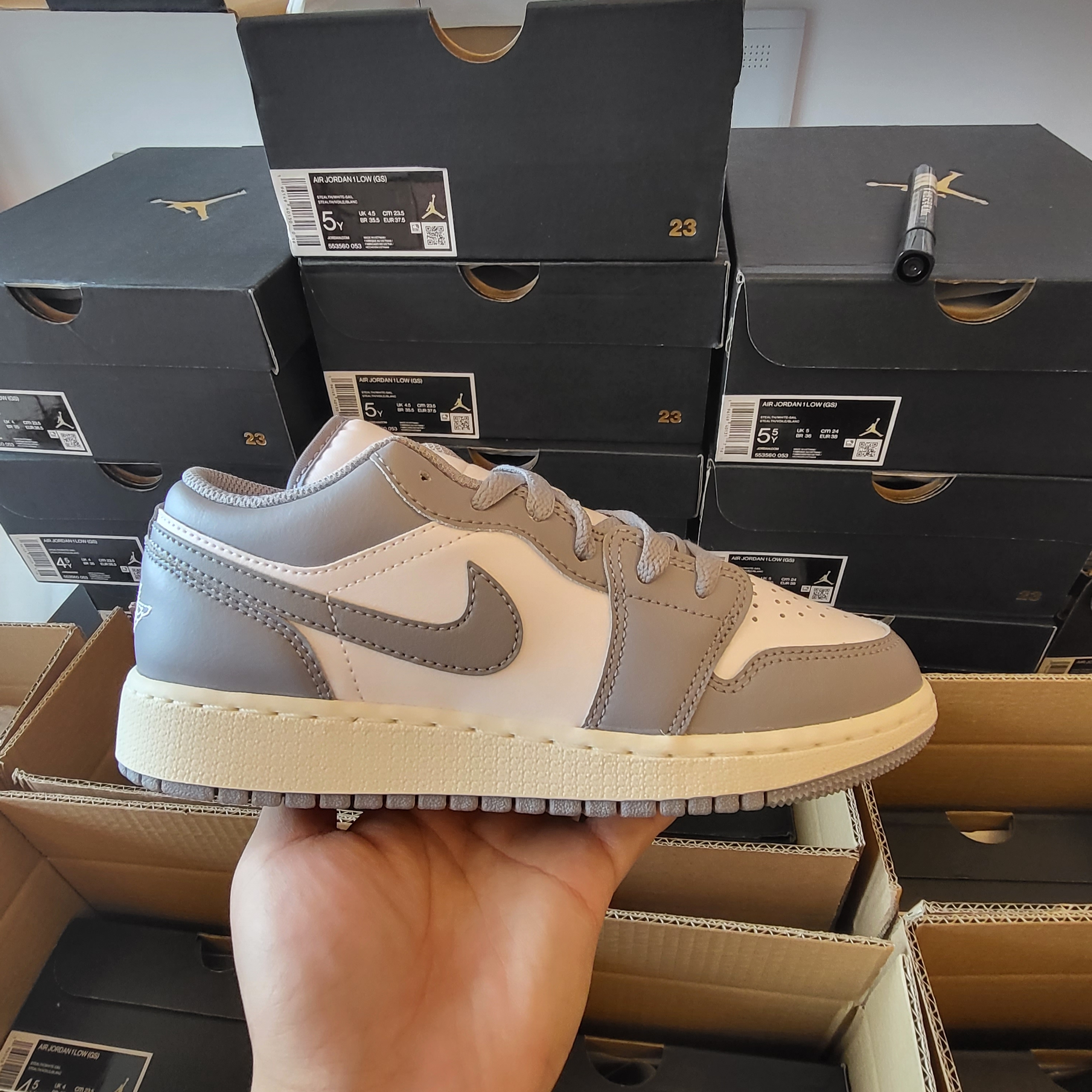 (GS) Jordan 1 Low Stealth and White 착용 스타일