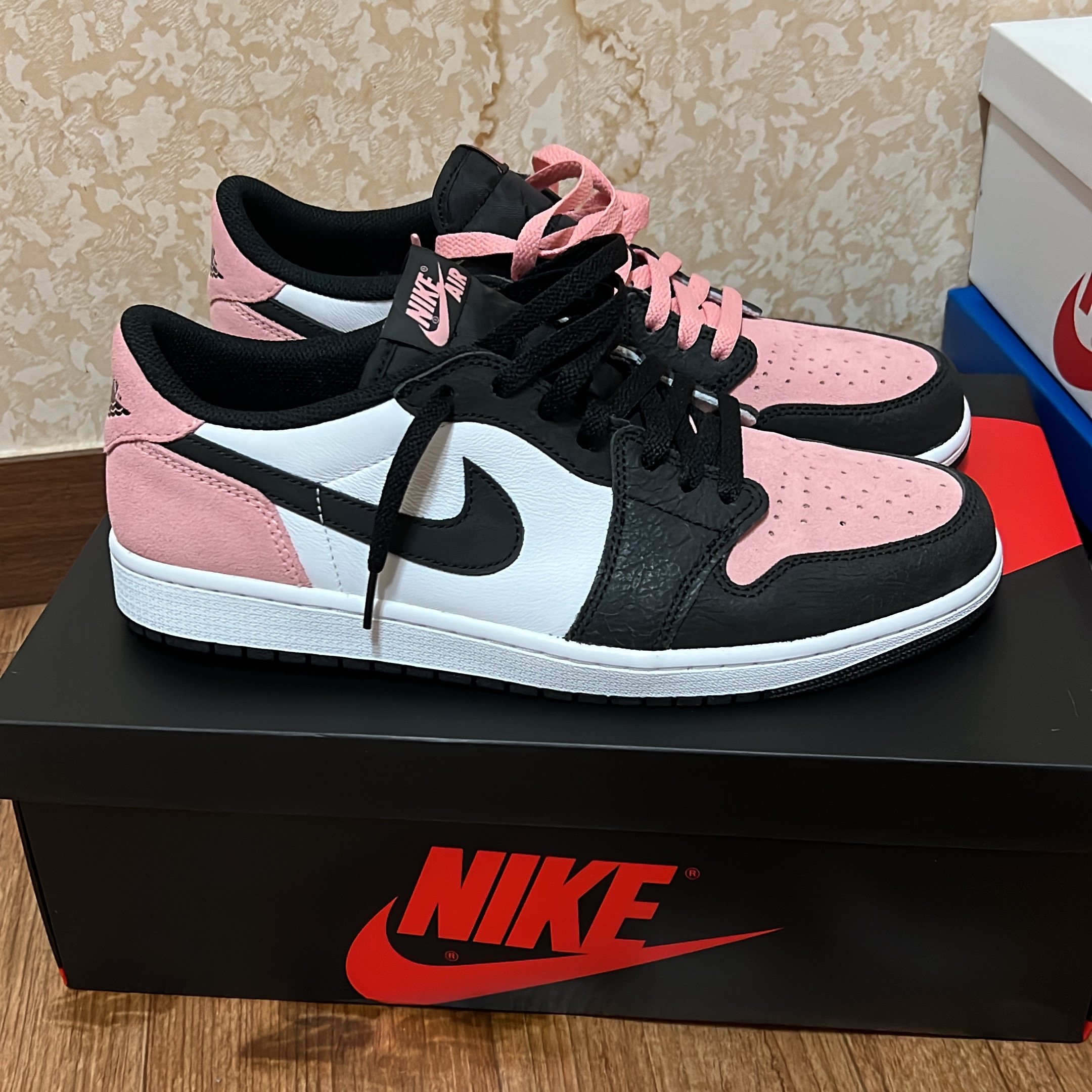 Jordan 1 Retro Low OG Bleached Coral 착용 스타일