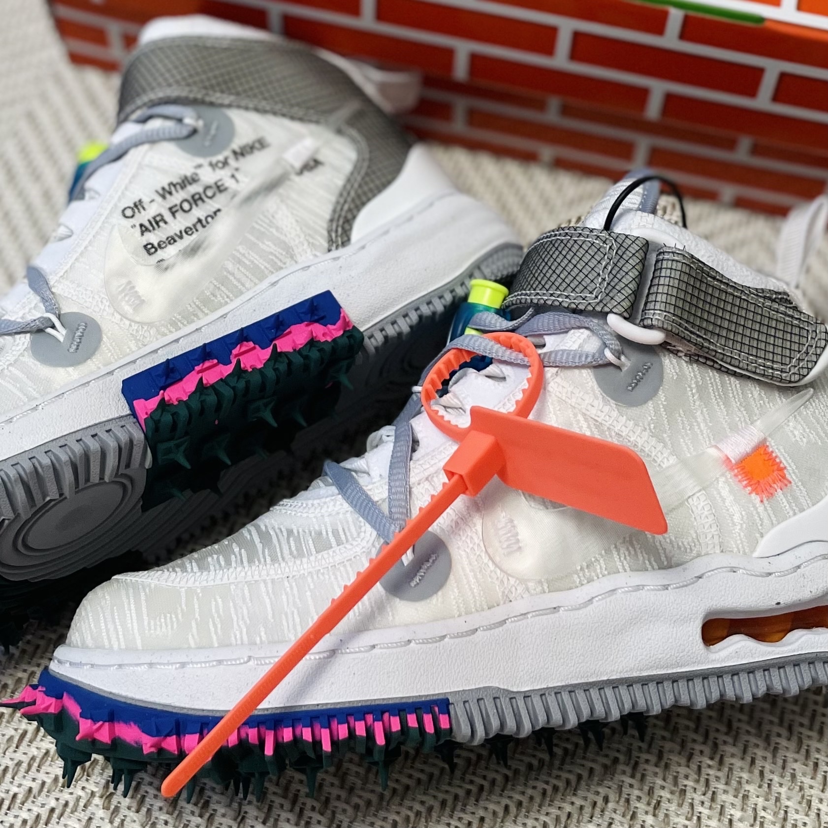 Nike x Off-White Air Force 1 Mid SP White 착용 스타일 - 2