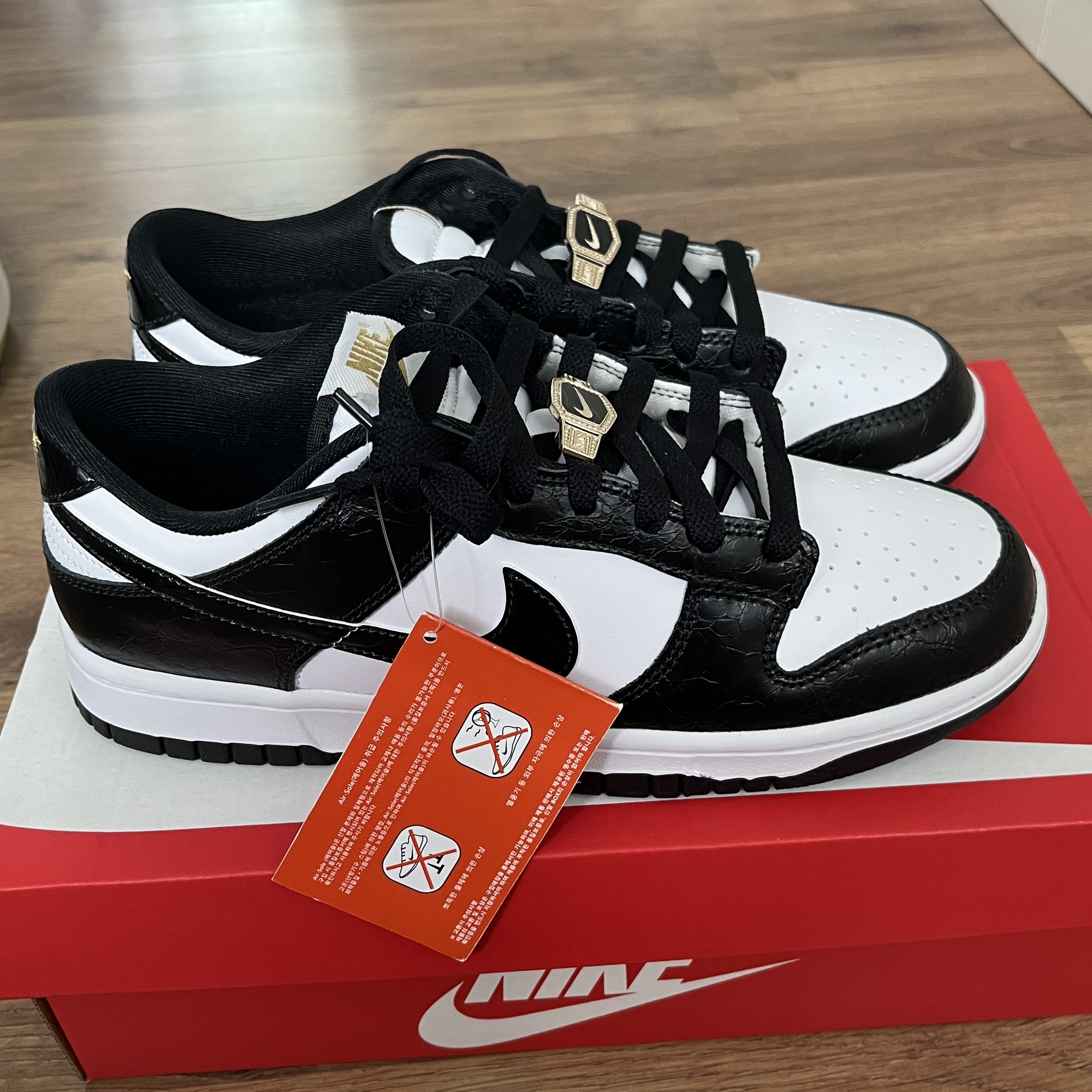 Nike Dunk Low Retro SE Black 착용 스타일
