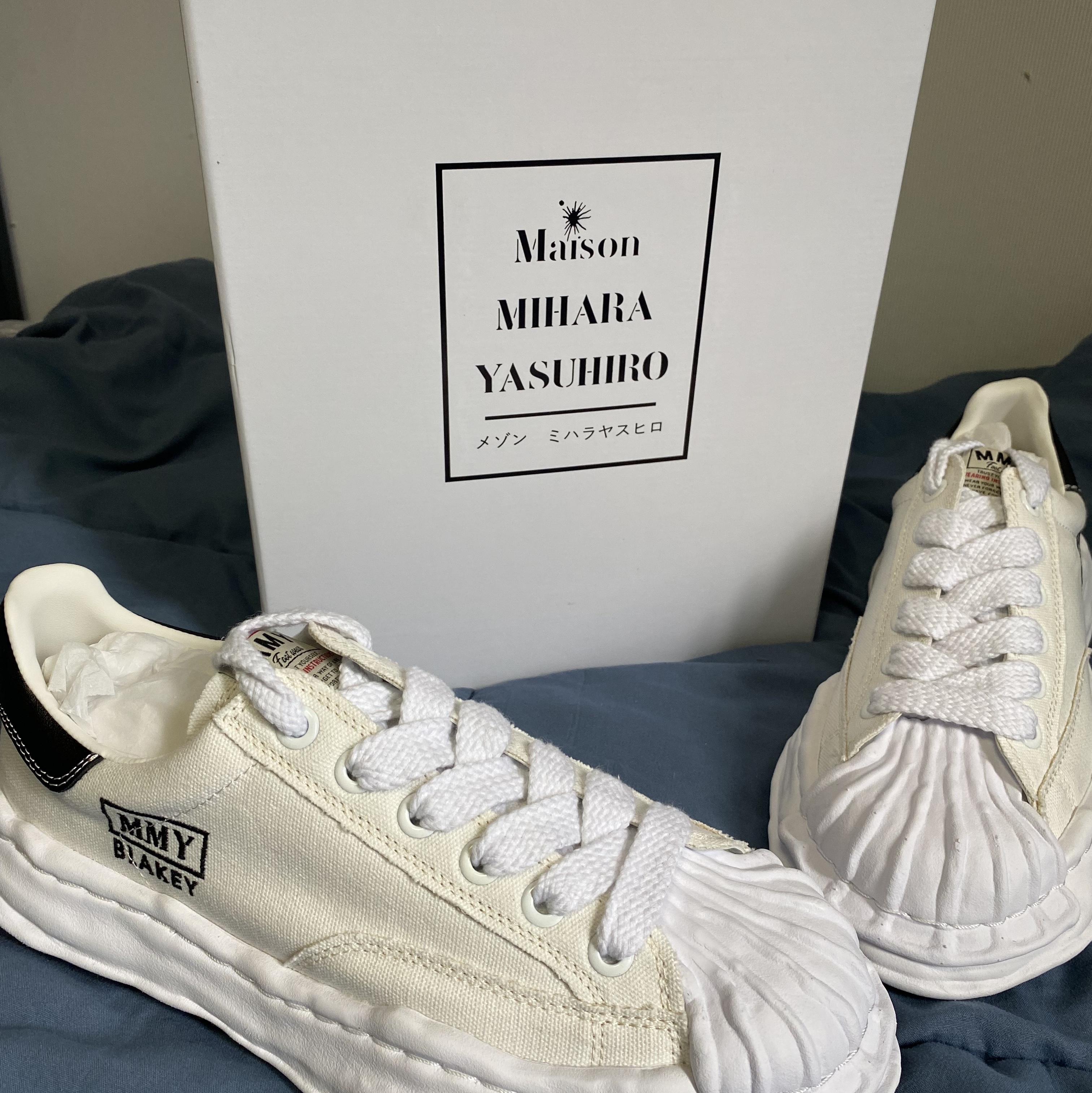 Maison Mihara Yasuhiro Blakey OG Sole Canvas Low-top Sneakers White 착용 스타일