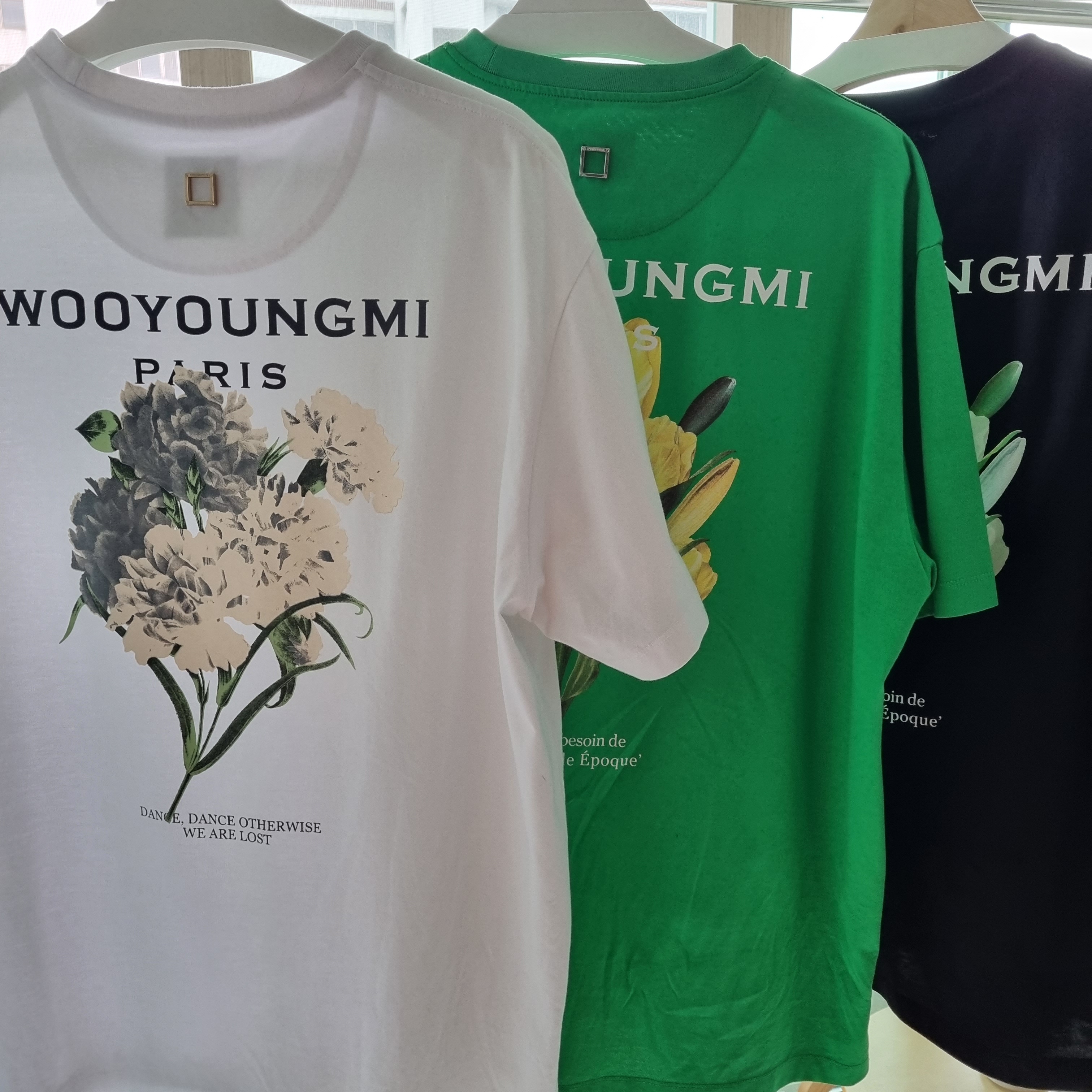 Wooyoungmi Flower Print Back Logo T-Shirt Black - 22SS 착용 스타일