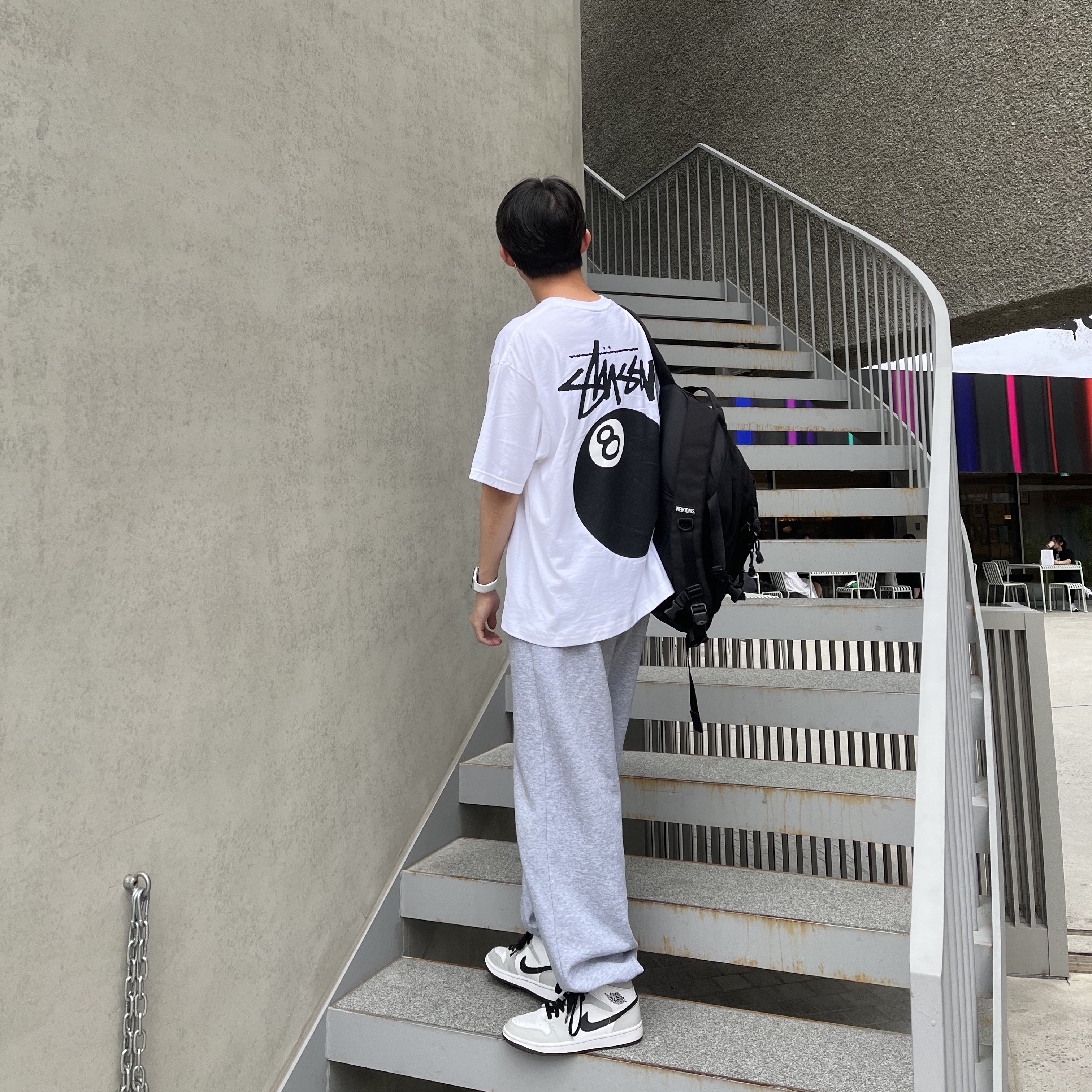 Stussy 8 Ball T-Shirt White - 22SS, (W) Jordan 1 Mid Grey Fog 착용 스타일