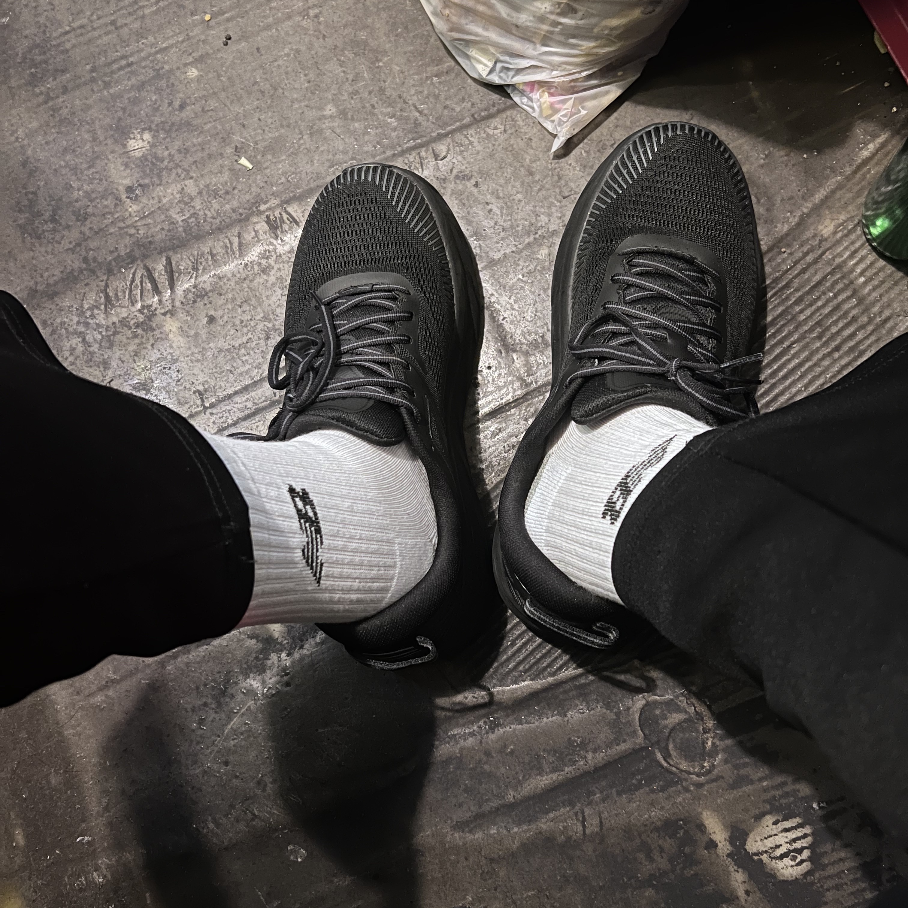 Hoka Bondi 7 Black - Wide 착용 스타일