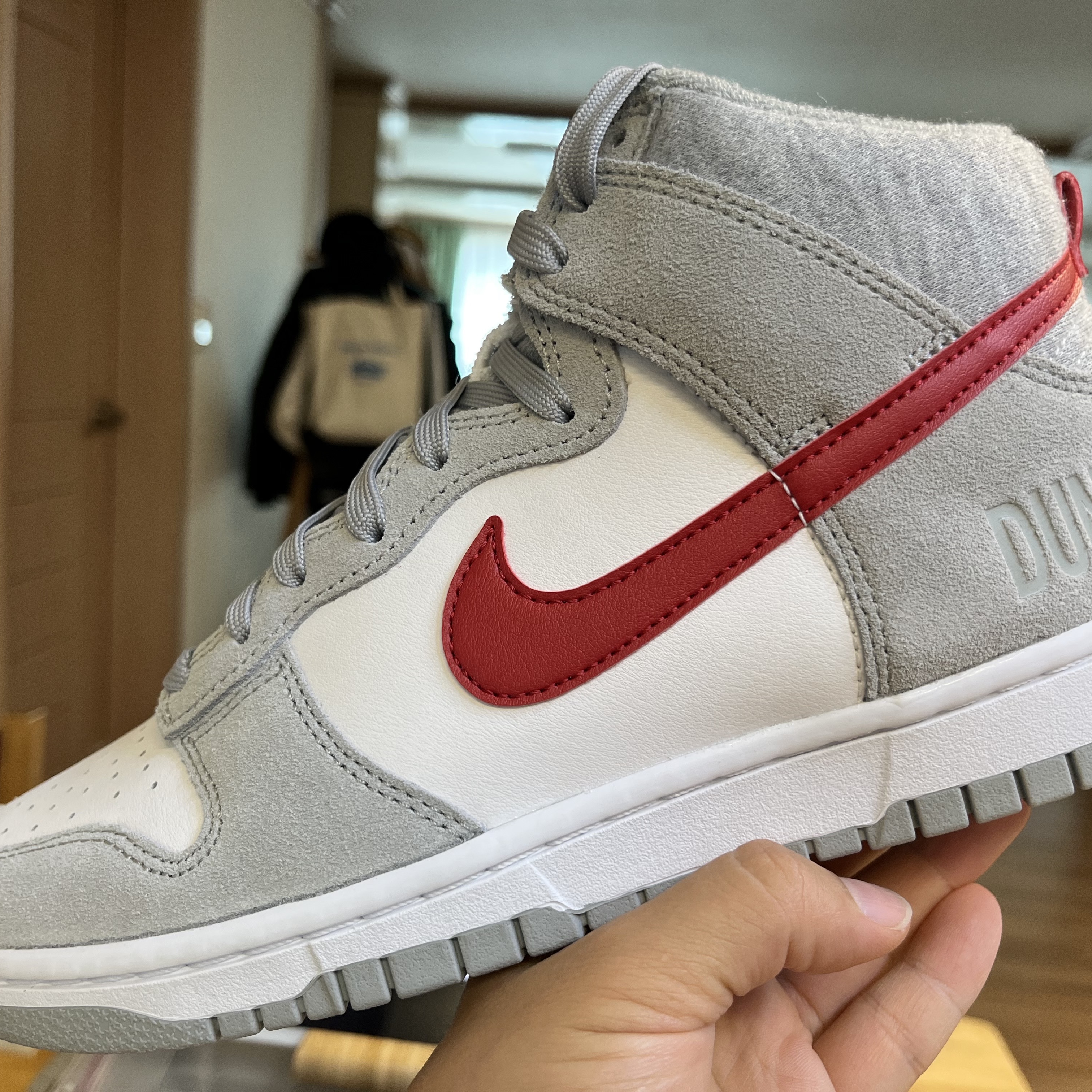 Nike Dunk High Retro SE Athletic Club Light Smoke Grey Gym Red 착용 스타일