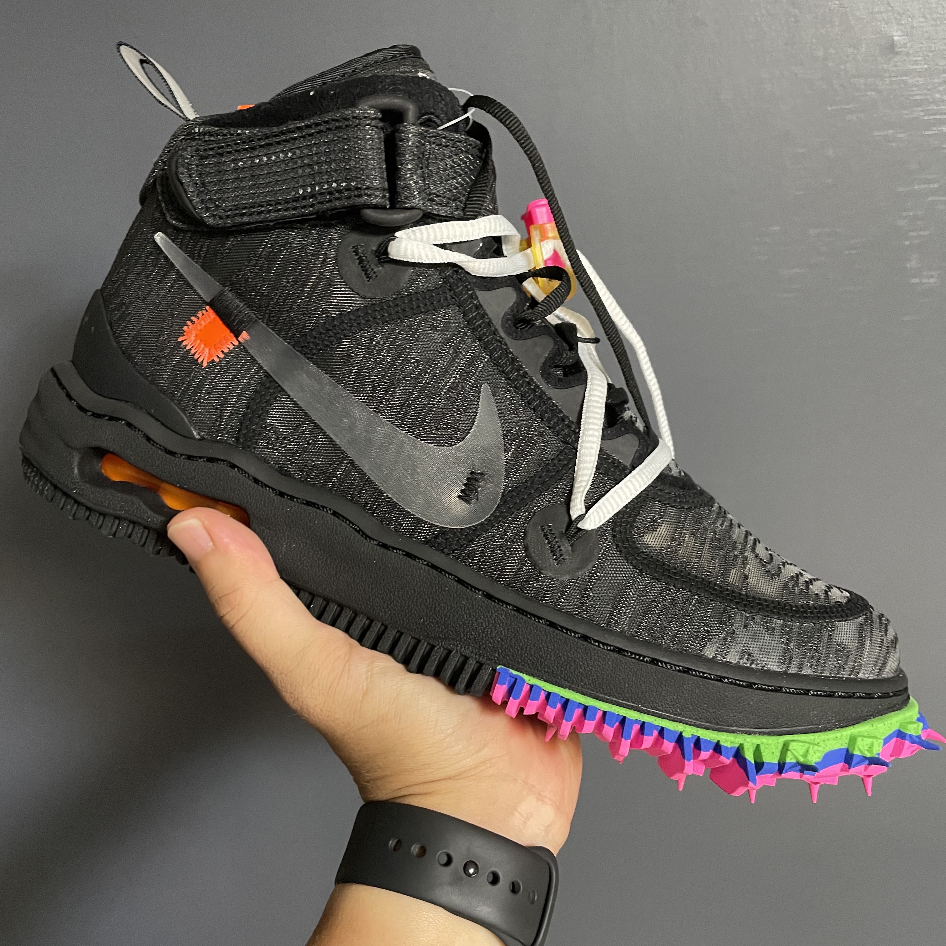 Nike x Off-White Air Force 1 Mid SP Black 착용 스타일 - 1