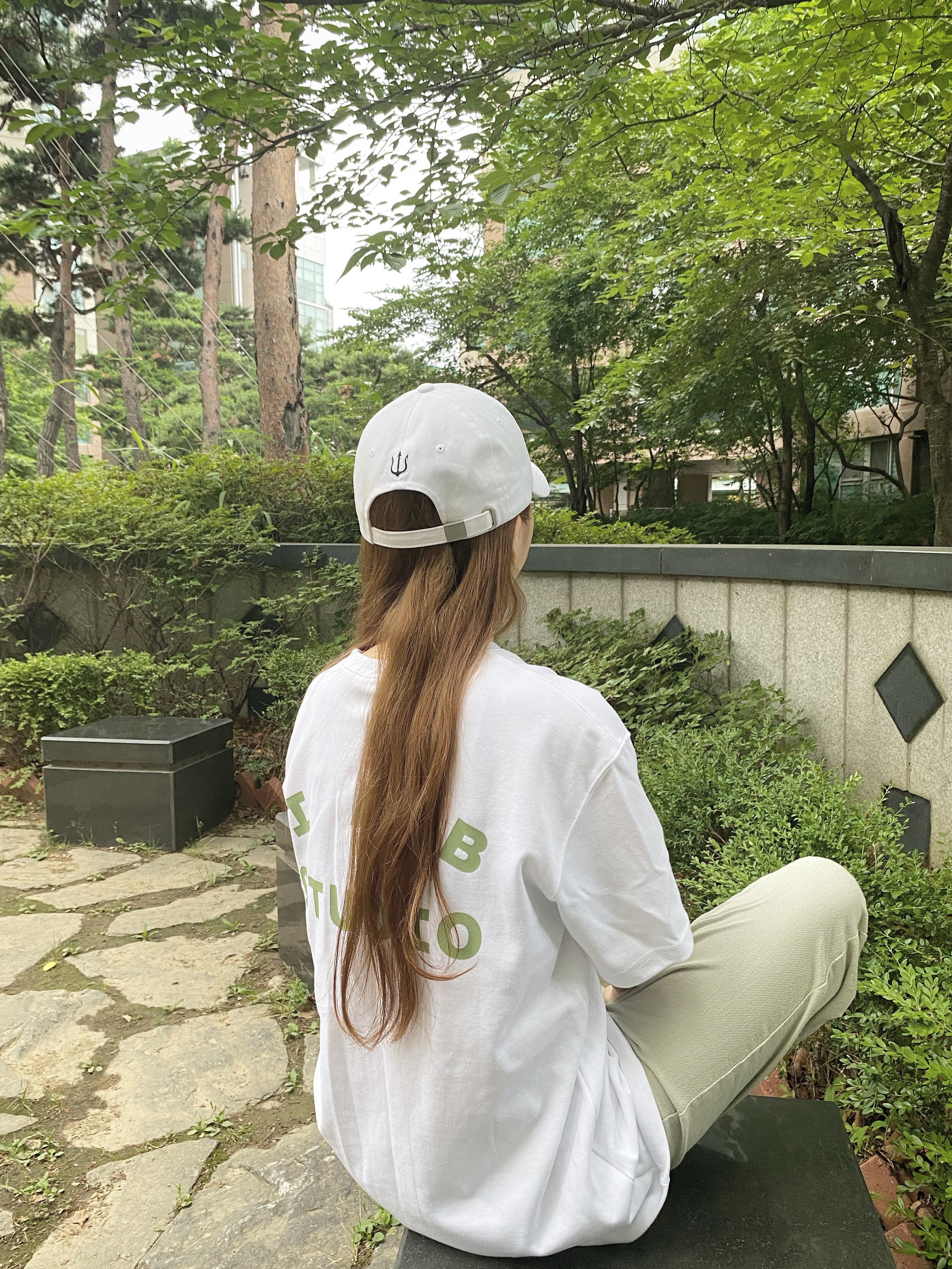 IAB Studio T-Shirt White Light Green 착용 스타일