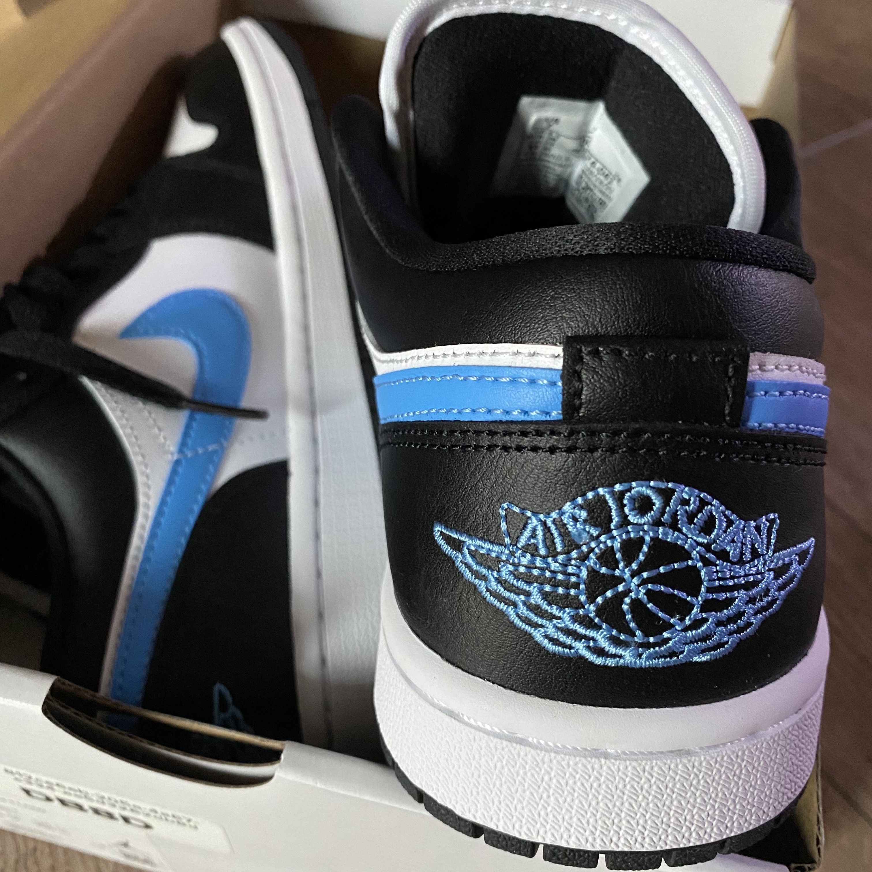 (W) Jordan 1 Low Black University Blue 착용 스타일 - 2