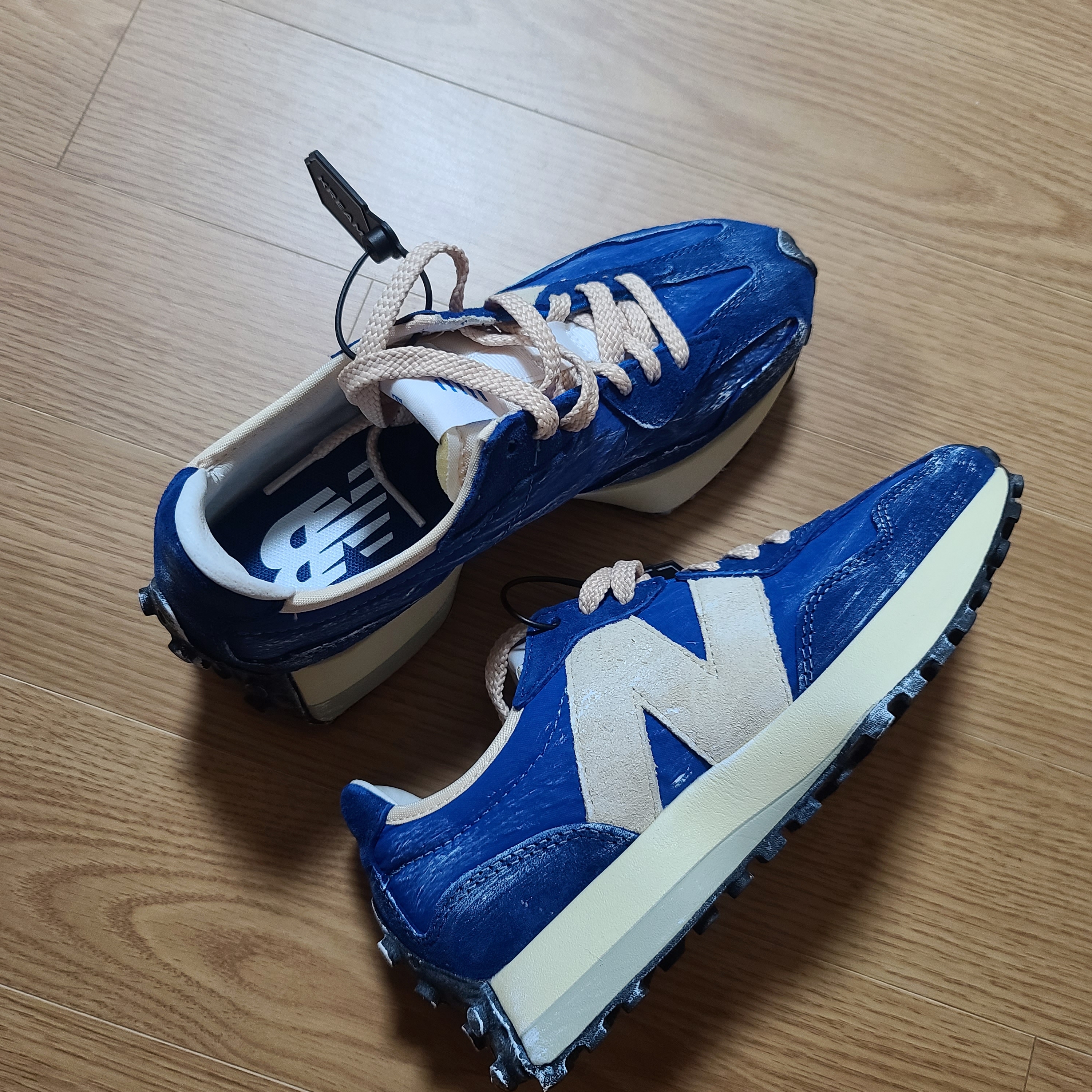 New Balance 327 Vintage Luxe Blue 착용 스타일 - 2