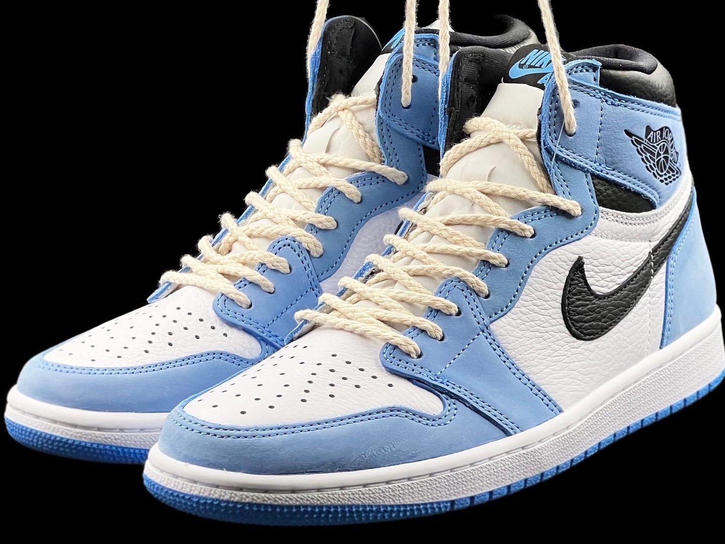 Jordan 1 Retro High OG University Blue, (GS) Jordan 1 Retro High OG University Blue 착용 스타일 - 2