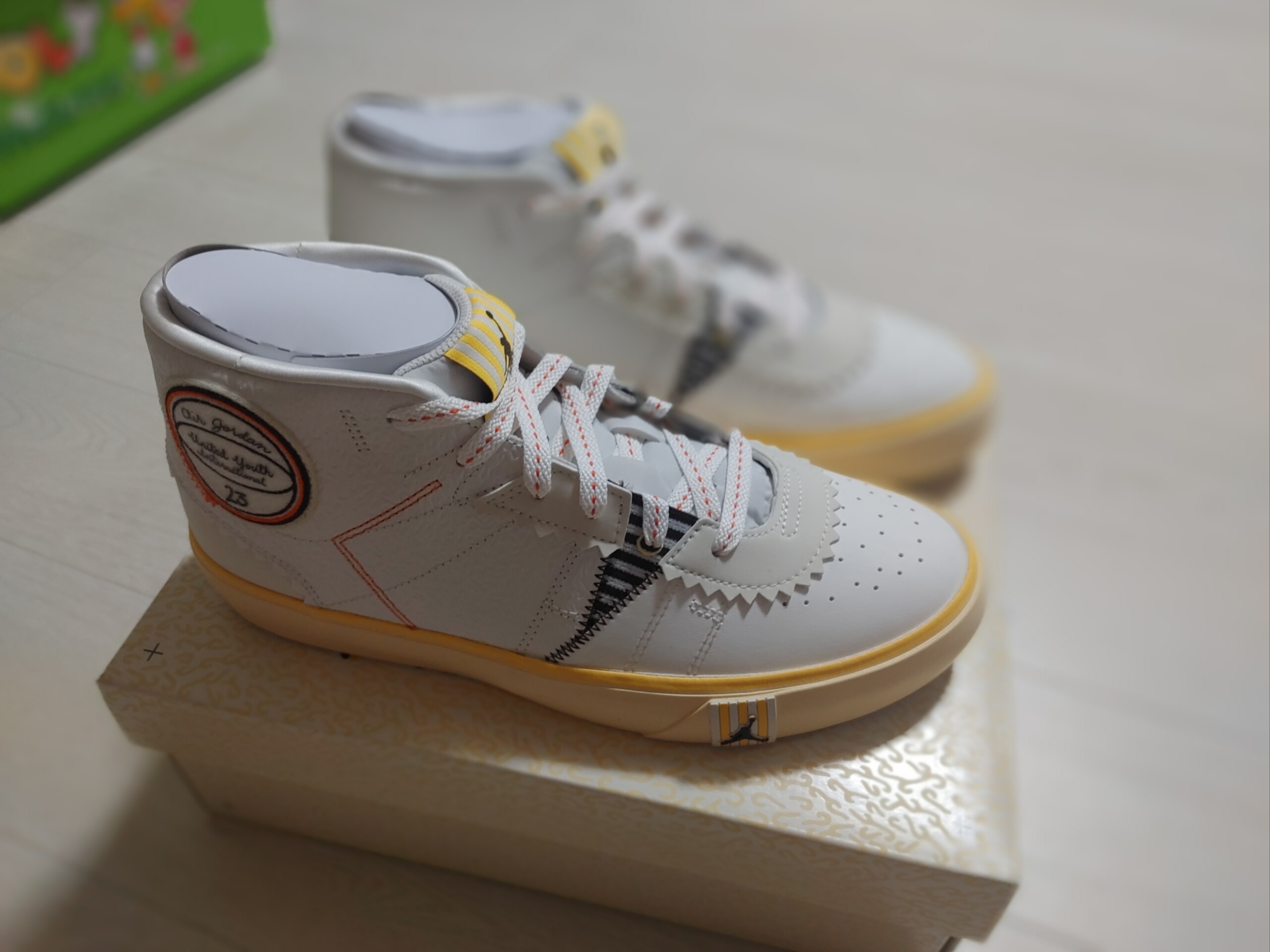 Jordan Series x Maison Chateau Rouge Mid SP Sail 착용 스타일 - 1