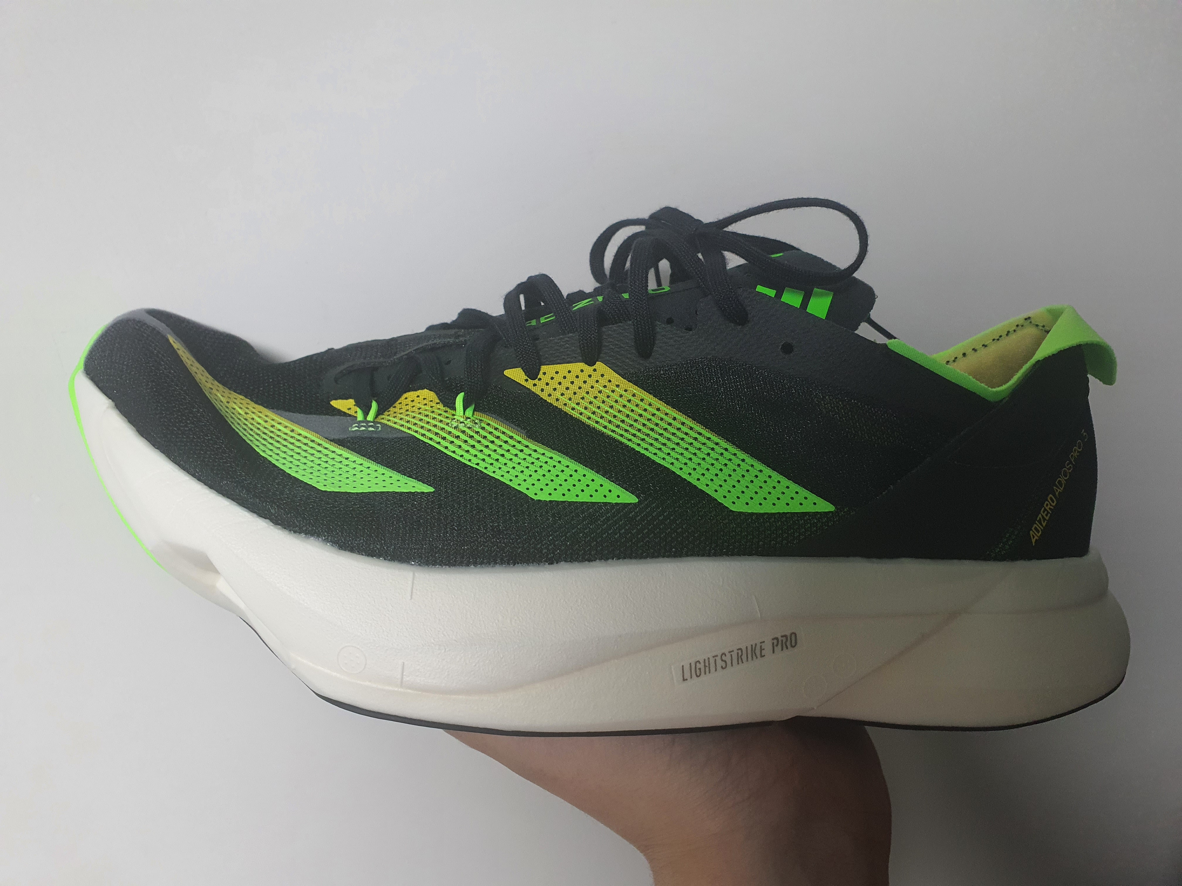 Adidas Adizero Adios Pro 3 Core Black Solar Green 착용 스타일