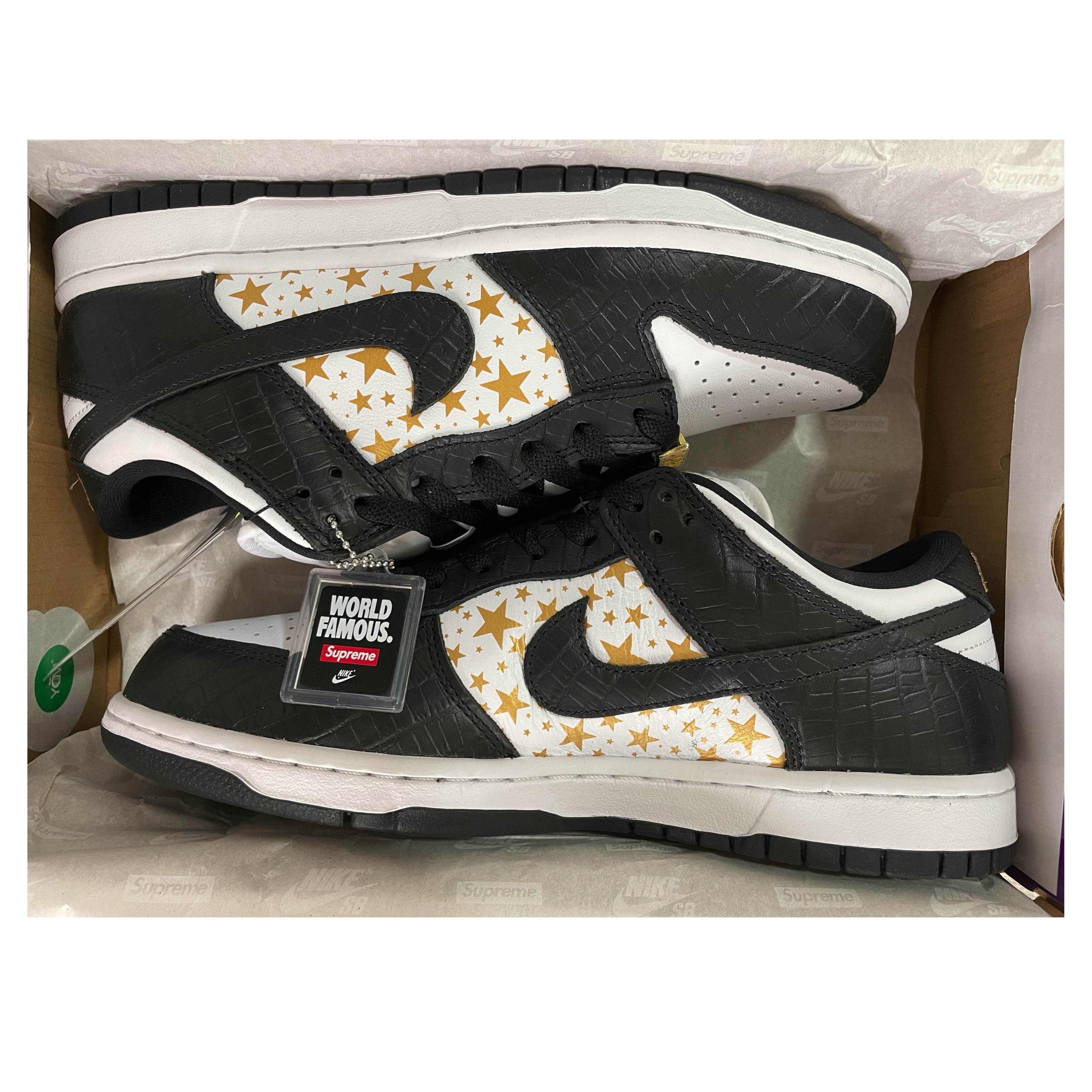 Nike x Supreme SB Dunk Low Black 착용 스타일