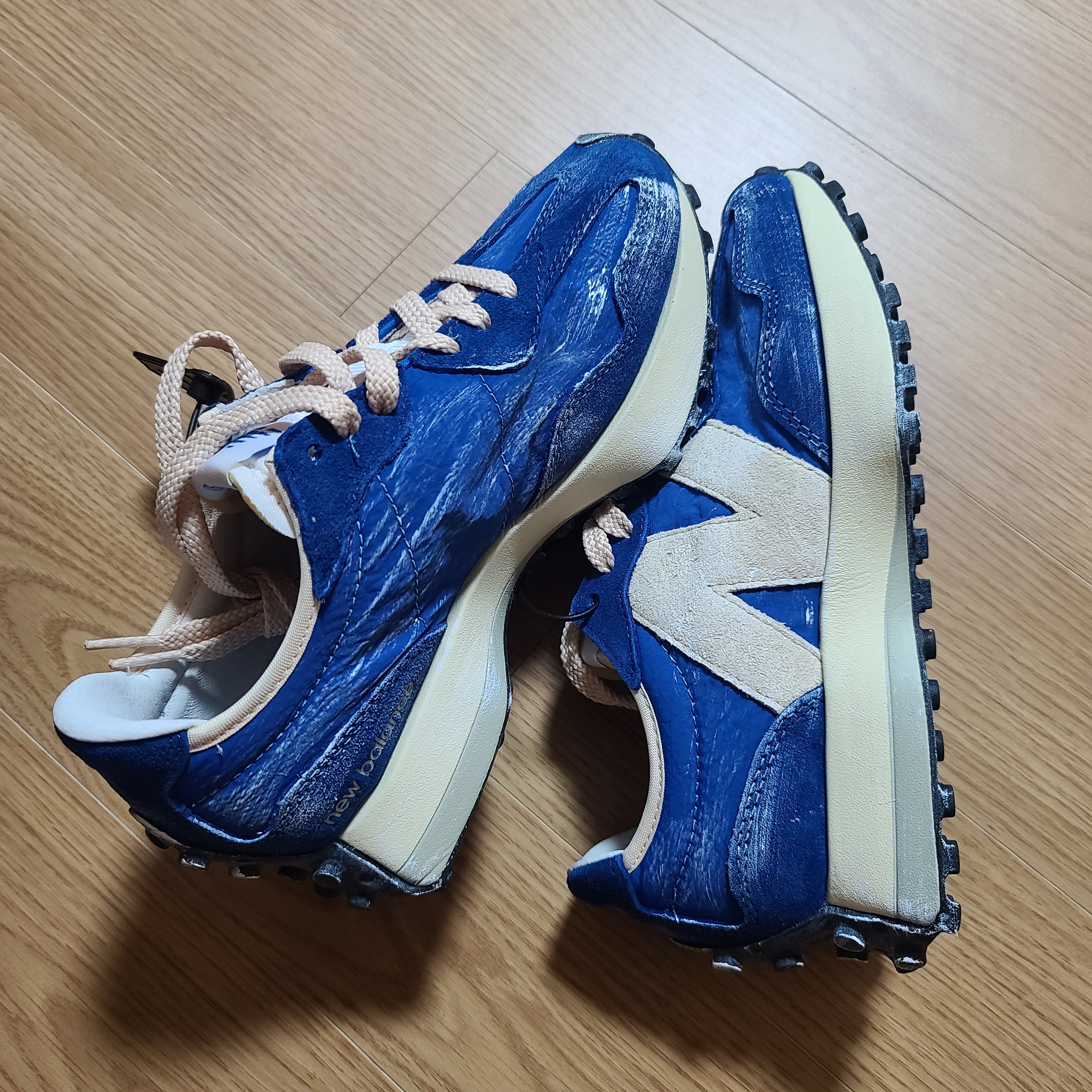 New Balance 327 Vintage Luxe Blue 착용 스타일 - 4