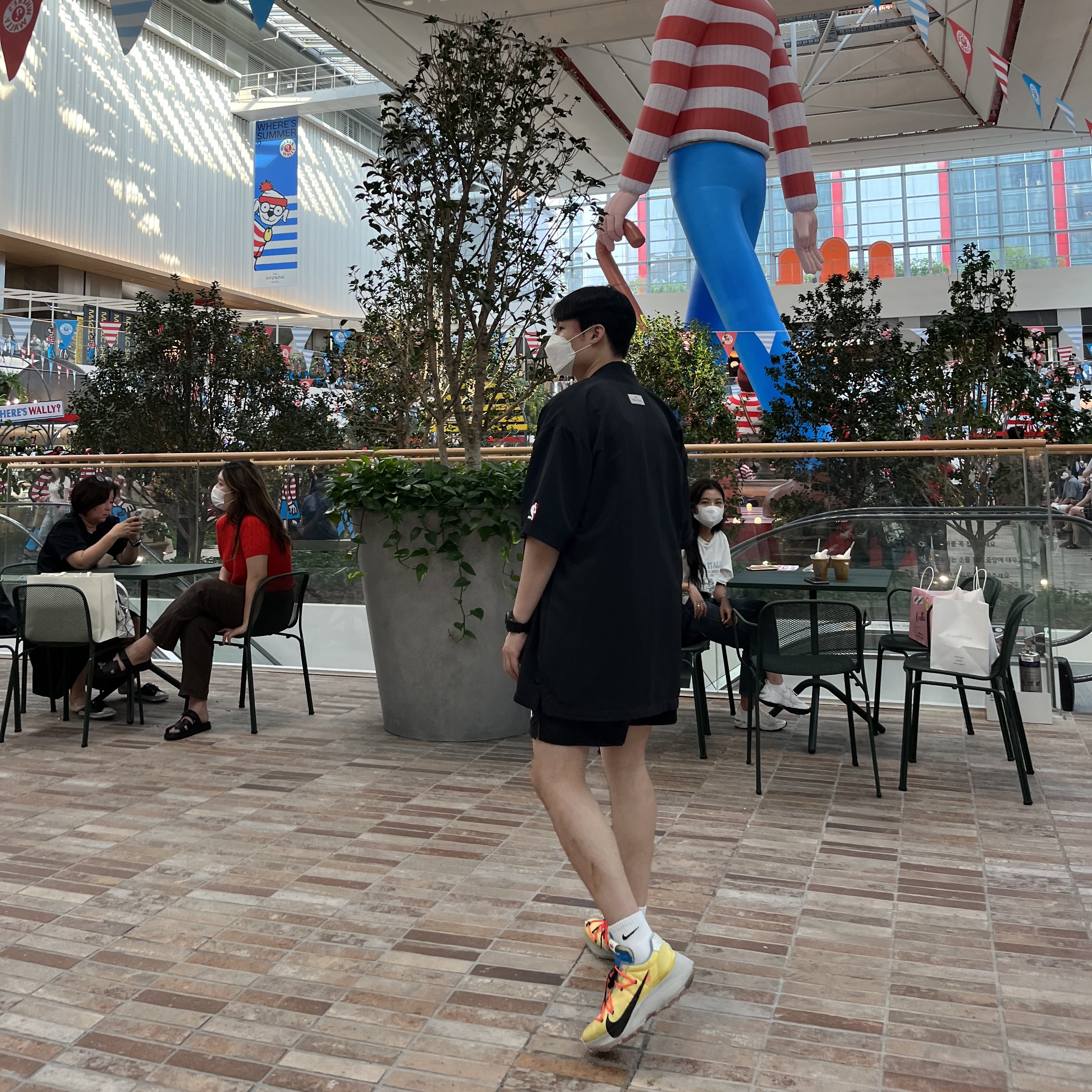 (W) Nike x Off-White Vapor Street Tour Yellow, Nike x Fear of God Warm Up Top Off Noir 착용 스타일