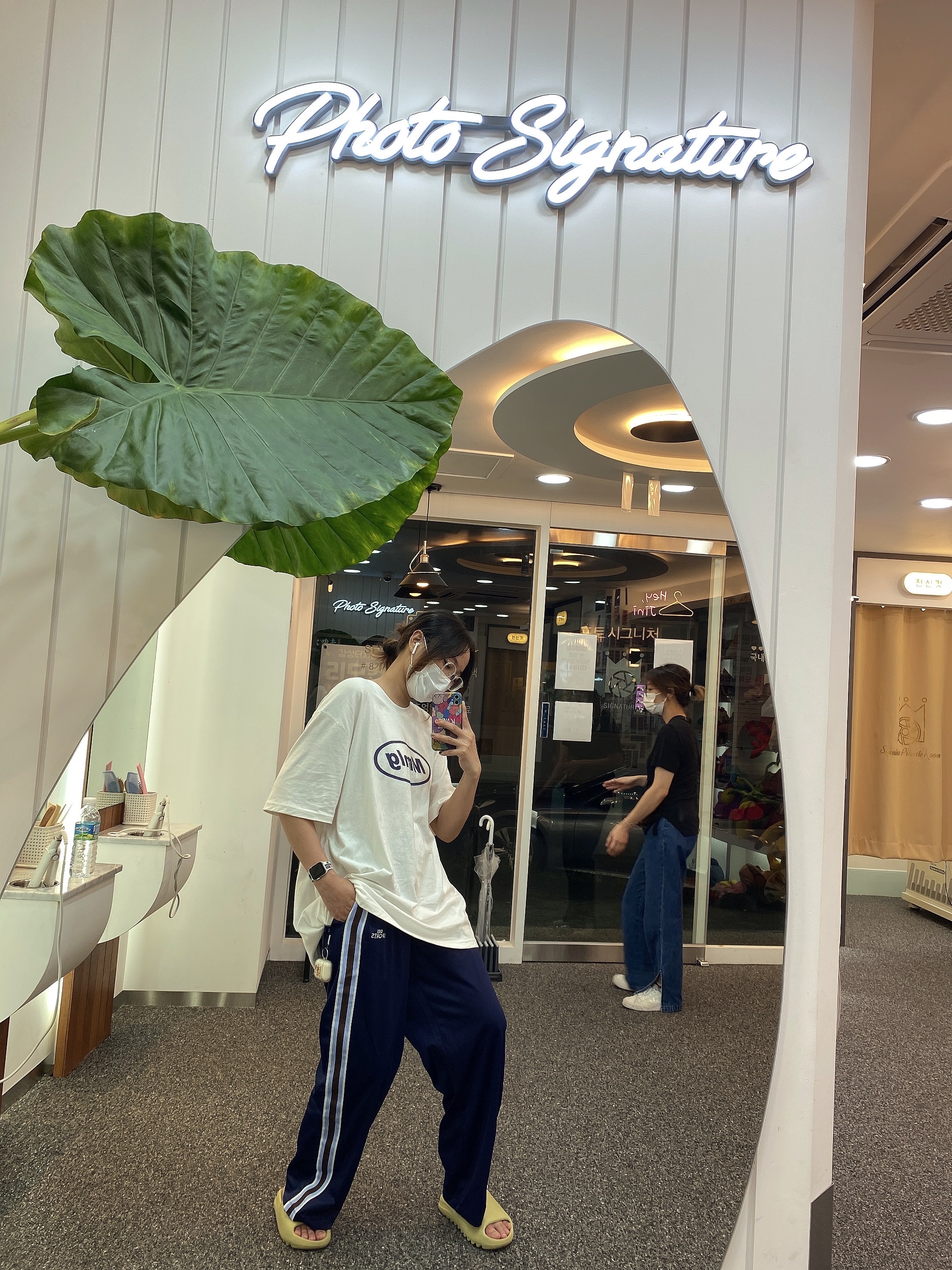 Adidas Yeezy Slide Resin 2021 착용 스타일