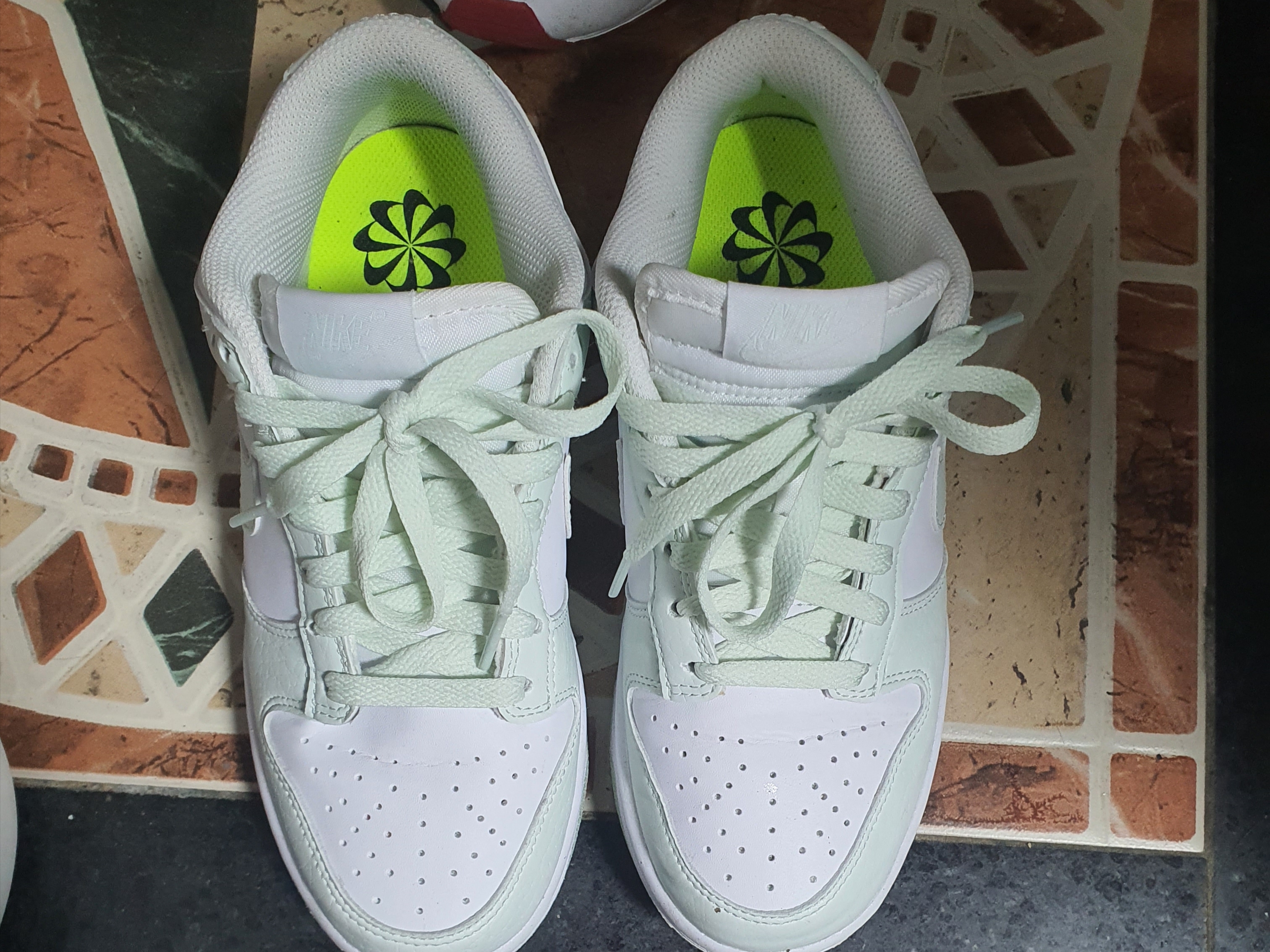 (W) Nike Dunk Low Next Nature Barely Green and White, Nike Air Max 97 White and Varsity Red 착용 스타일 - 2