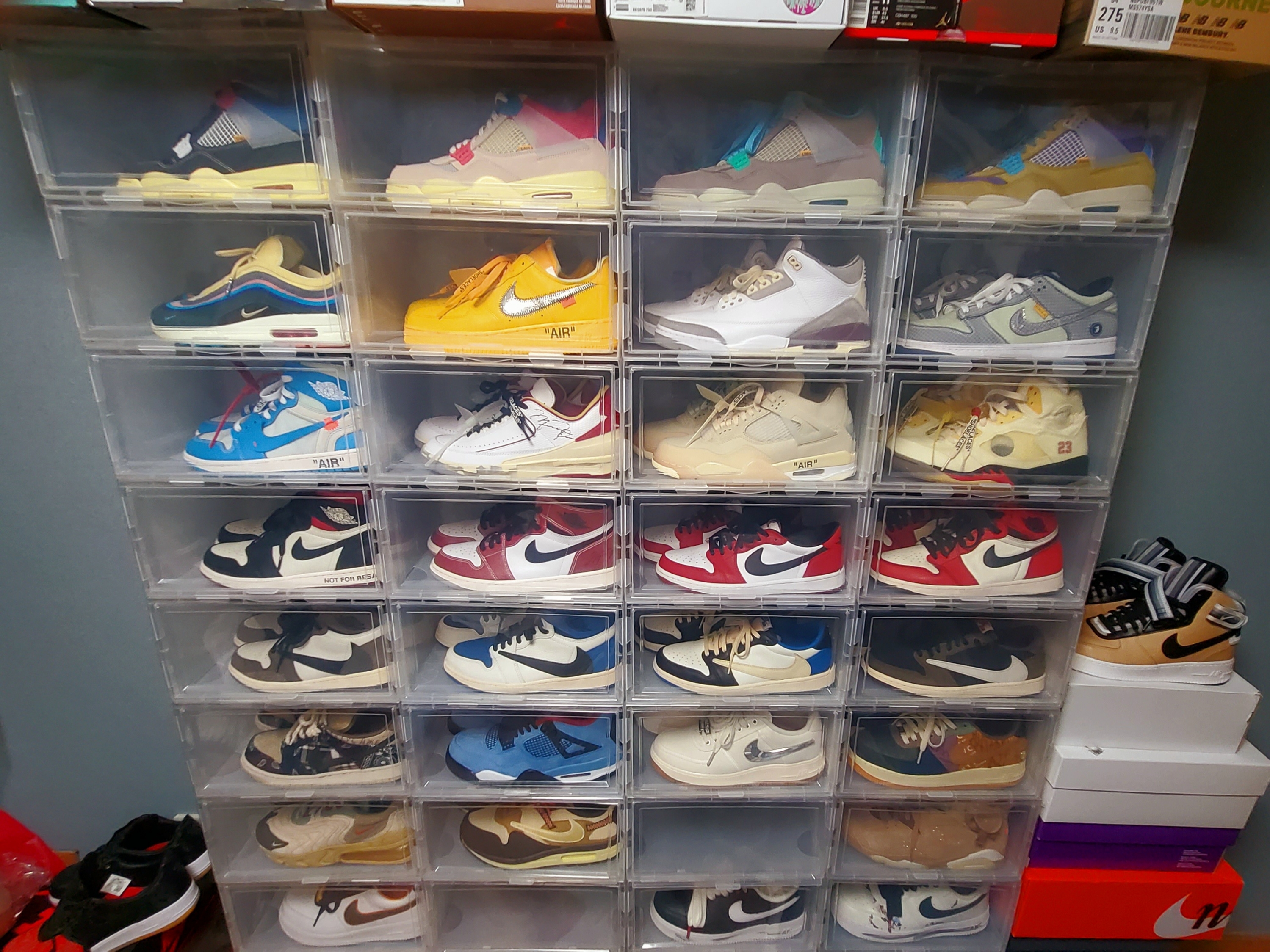 Nike x Off-White Air Force 1 '07 University Gold, Jordan 1 x Off-White Retro High University Blue 착용 스타일