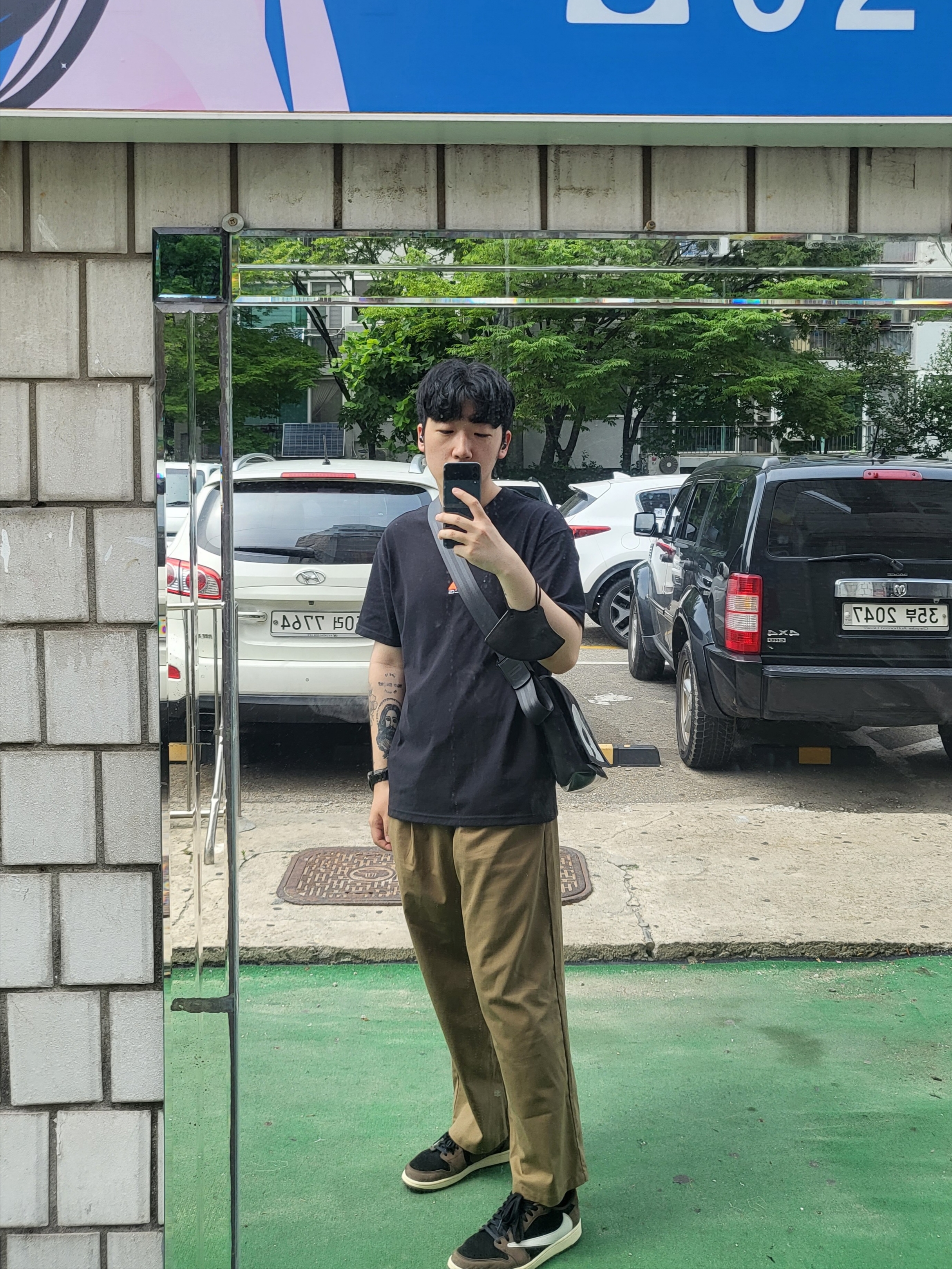 Jordan 1 x Travis Scott Retro Low OG SP Mocha, Nike ACG LBR Lungs T-Shirt Black - US/EU 착용 스타일