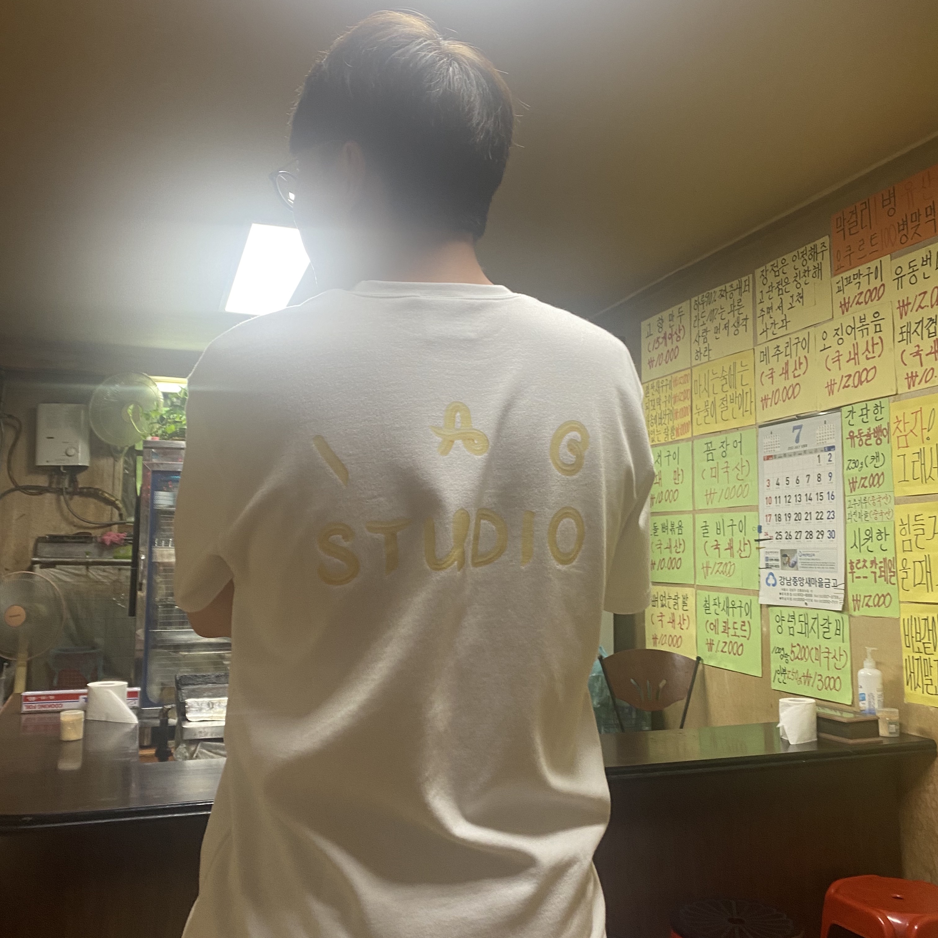 IAB Studio x Ottogi Mayonnaise 50th Anniversary T-Shirt White 착용 스타일 - 1