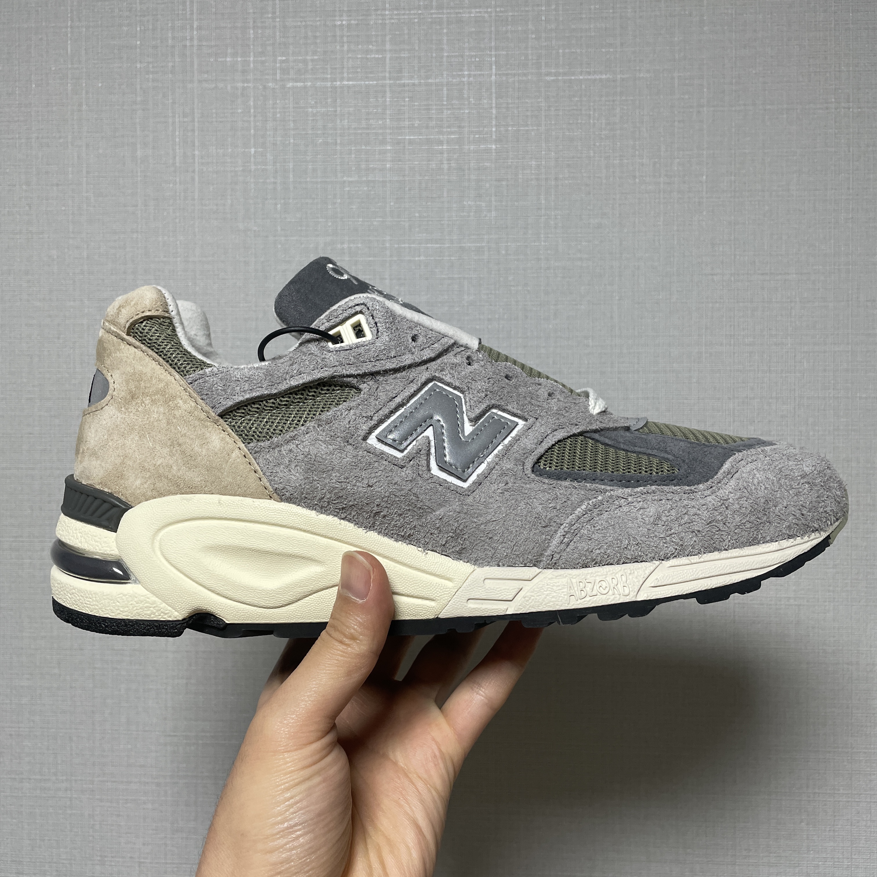 New Balance 990v2 Made in USA Marblehead Incense 착용 스타일 - 2