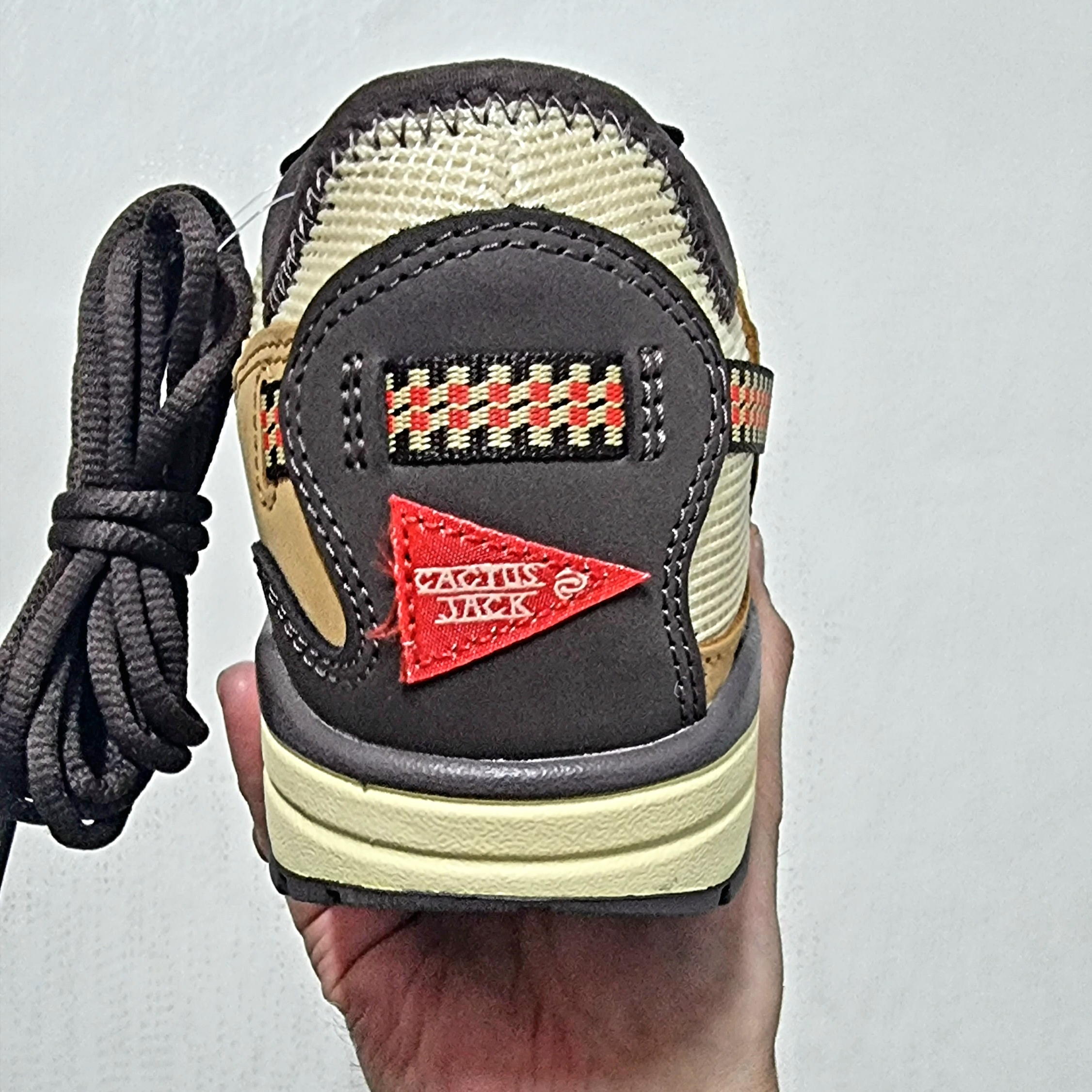 Nike x Travis Scott Air Max 1 Cact.us Brown 착용 스타일 - 4