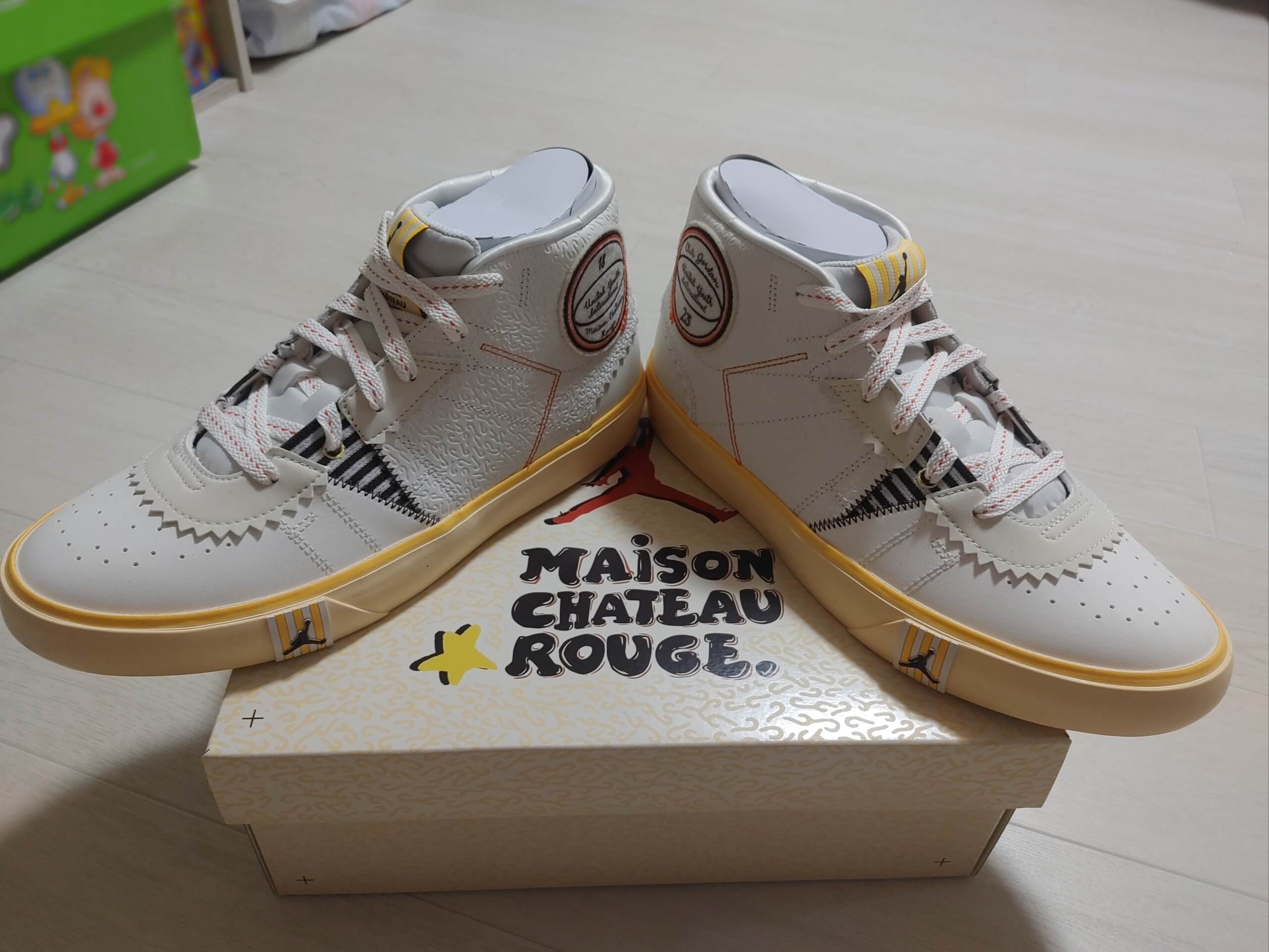 Jordan Series x Maison Chateau Rouge Mid SP Sail 착용 스타일 - 2