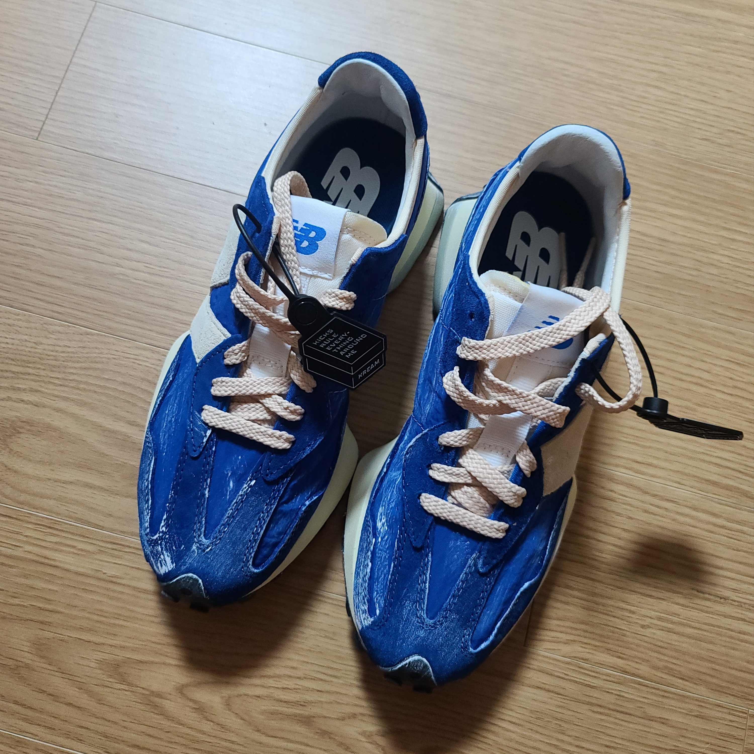 New Balance 327 Vintage Luxe Blue 착용 스타일 - 1
