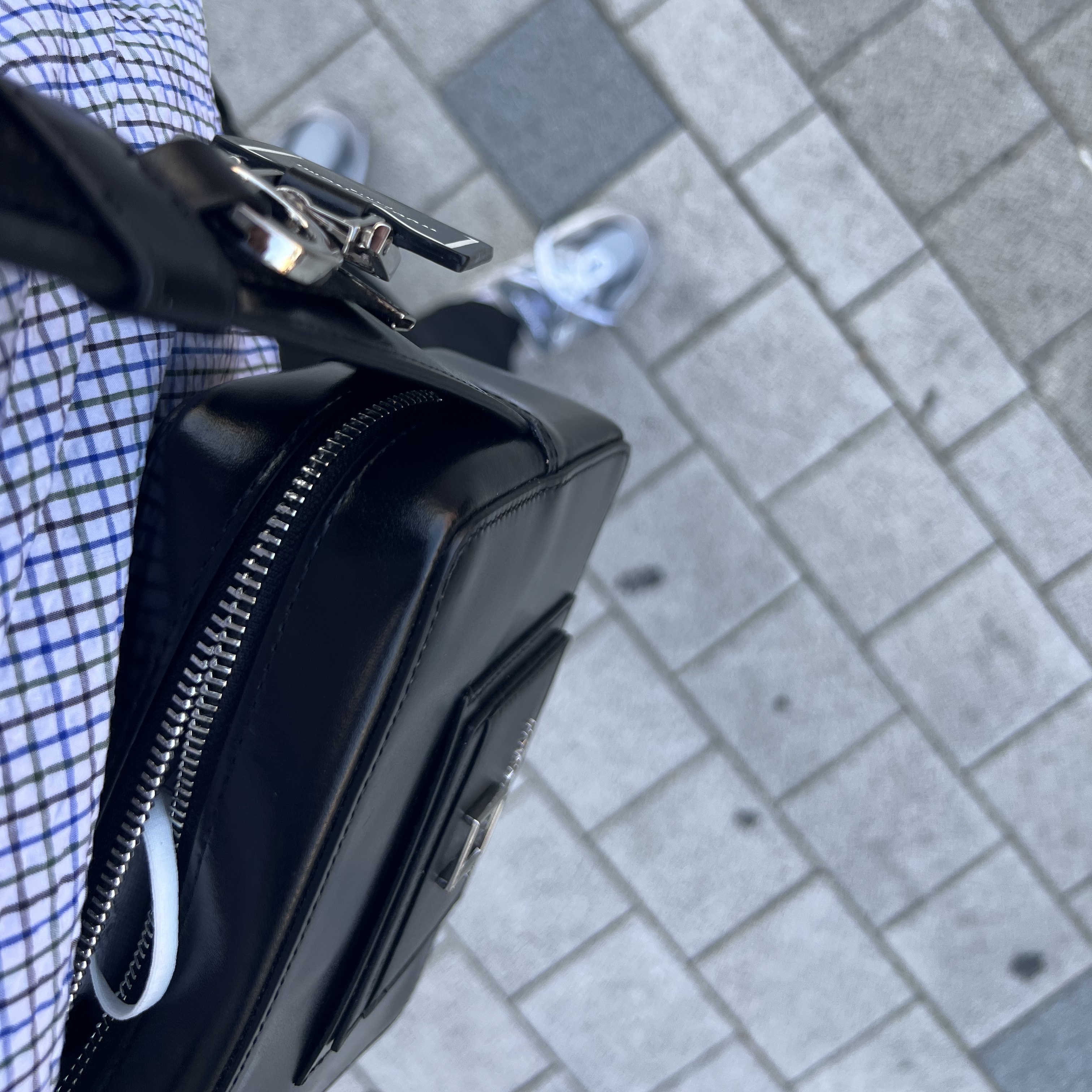 New Balance 992 Made in USA Grey - D Standard, Wooyoungmi Square Mini Bag Black 착용 스타일