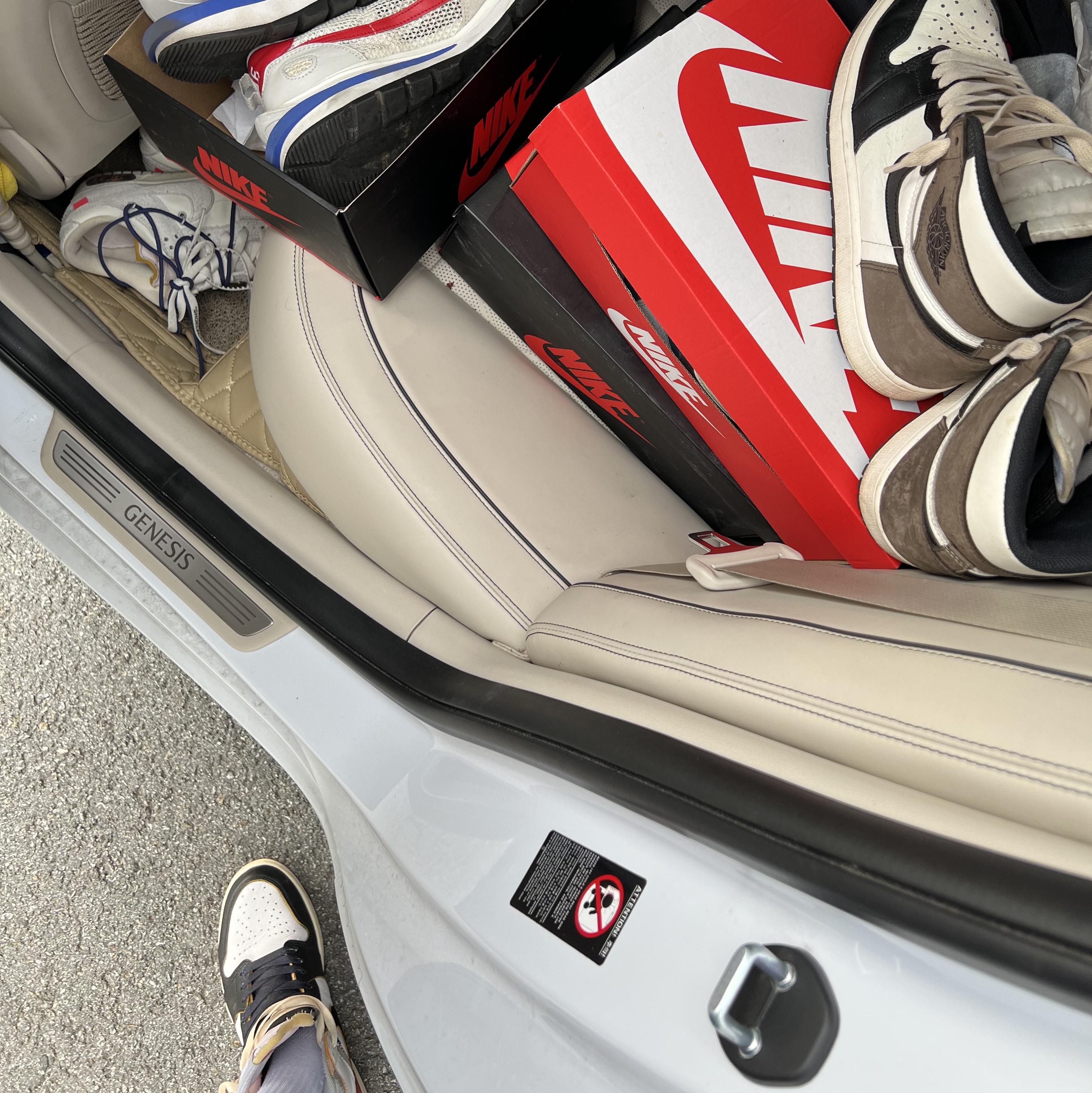 Jordan 1 x Union Retro High Black Toe, Nike x Off-White Dunk Low The 50 - Lot 18 착용 스타일