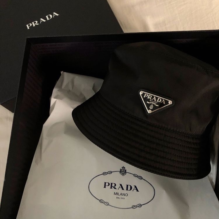 Prada Re-Nylon Bucket Hat Black 착용 스타일