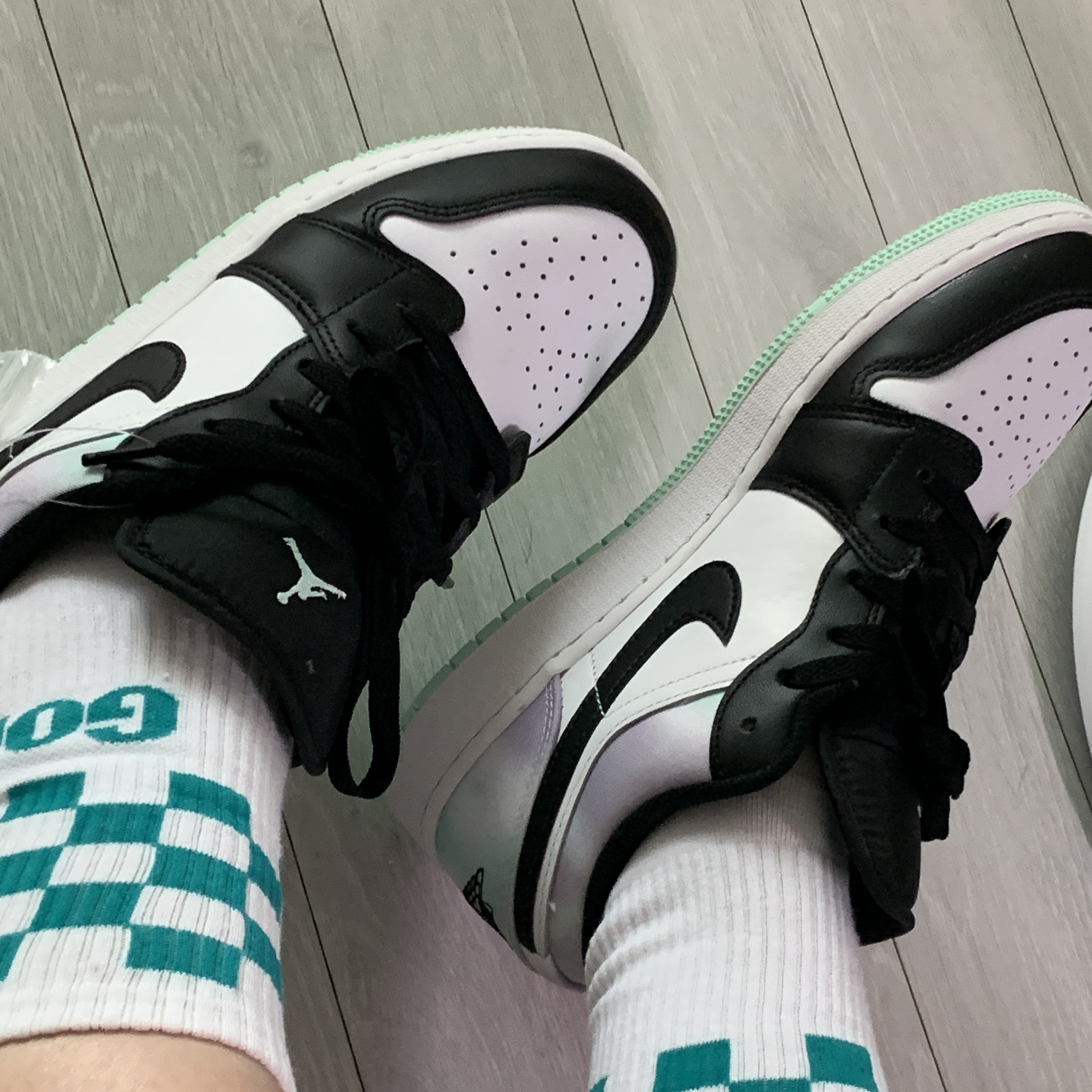 (GS) Jordan 1 Low SE White Black Tie-Dye 착용 스타일 - 2