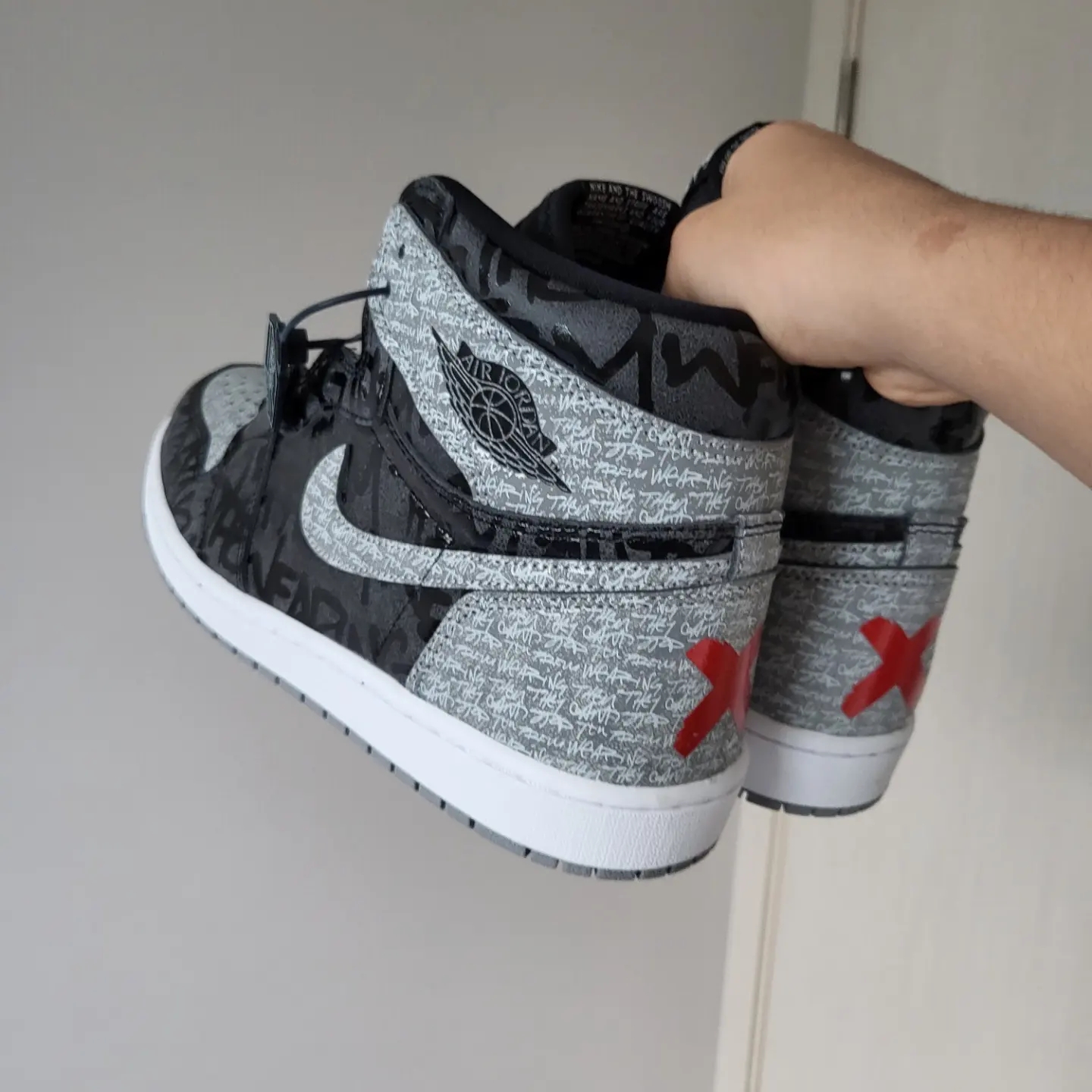 Jordan 1 Retro High OG Rebellionaire 착용 스타일 - 3